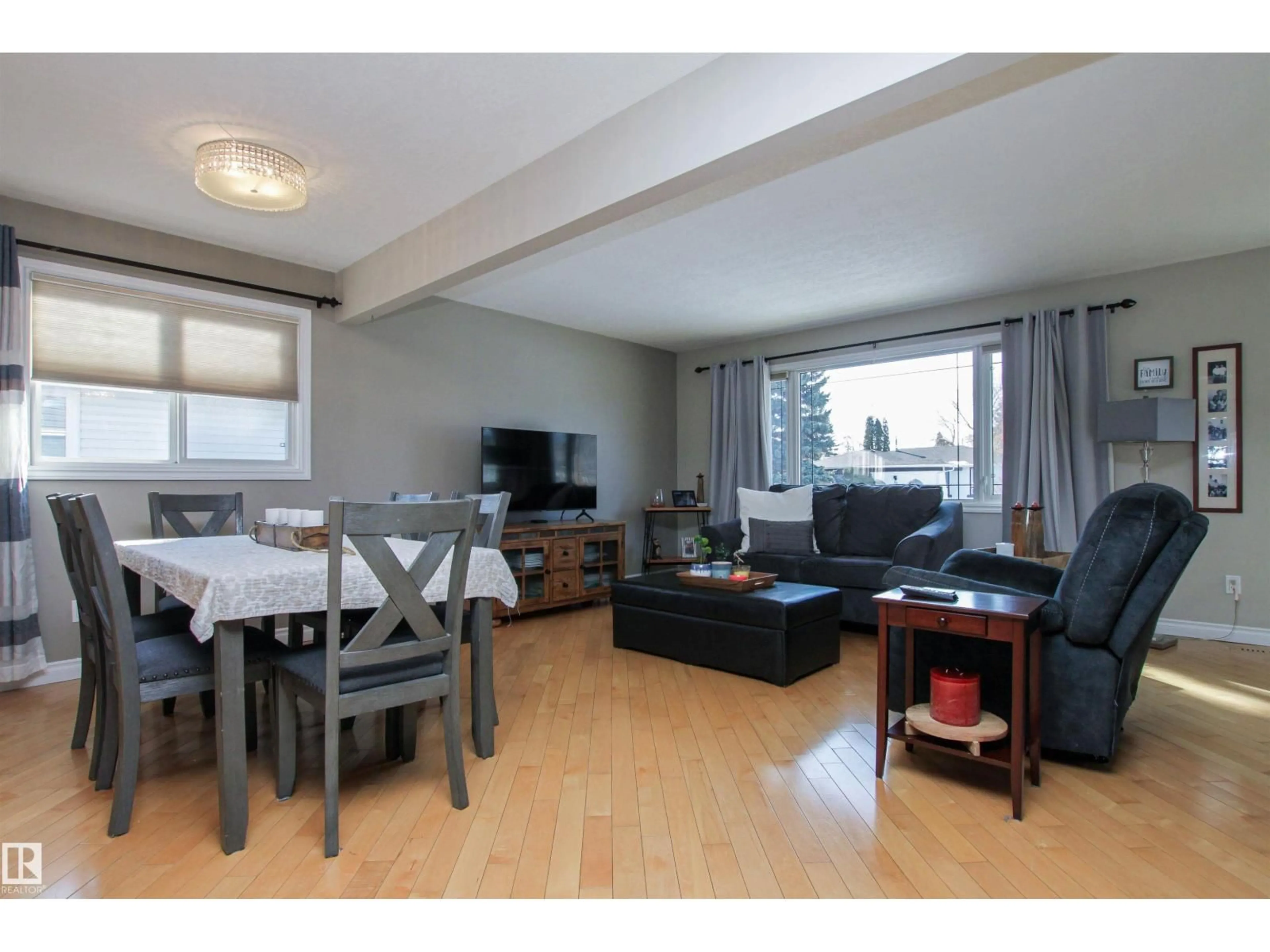 Living room with furniture, wood/laminate floor for 34 GLAMORGAN DR, Sherwood Park Alberta T8A2Y4