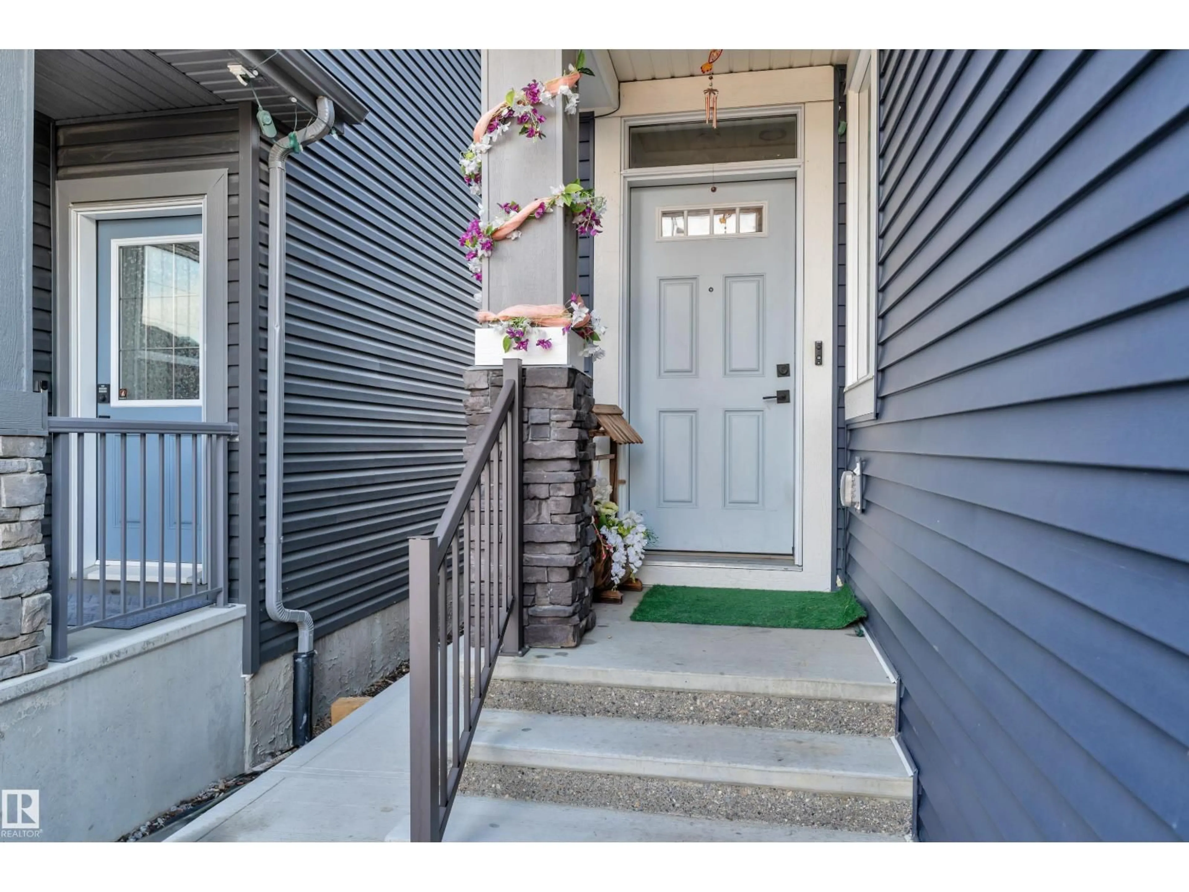 Indoor entryway for 5213 22A AV, Edmonton Alberta T6X2Y1
