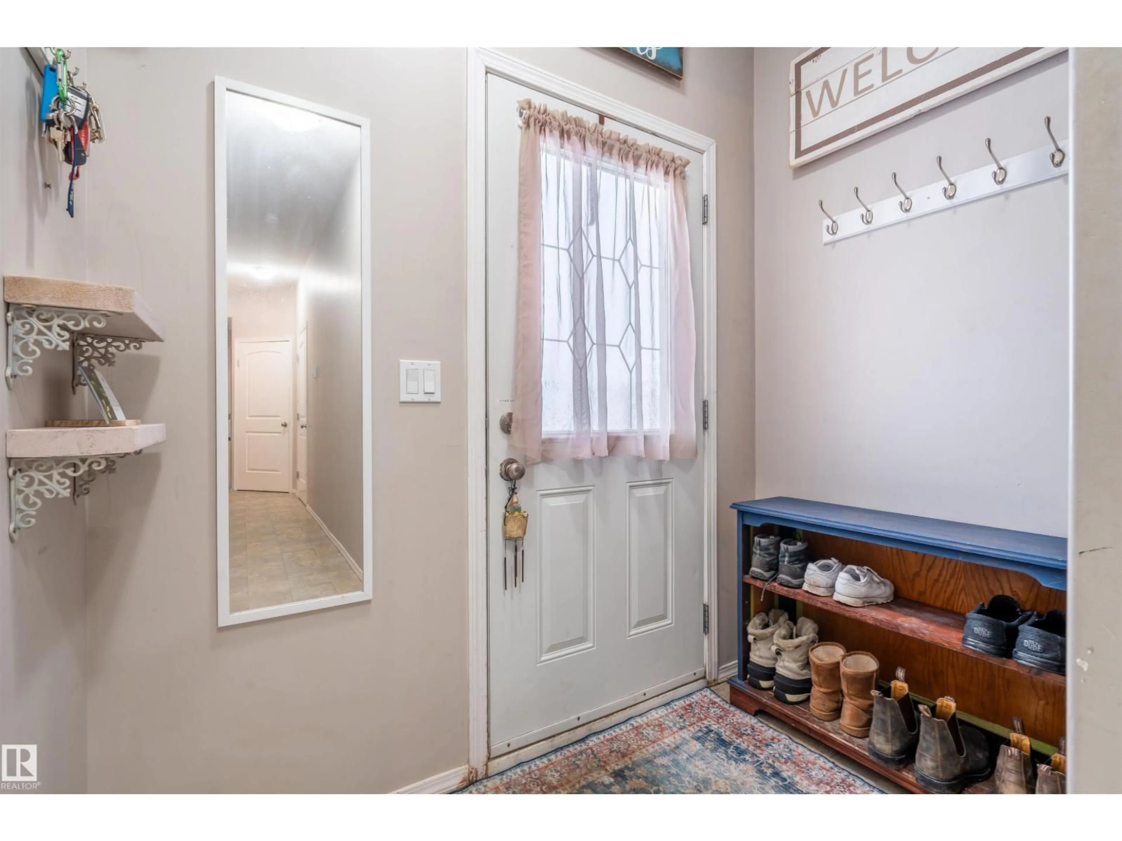 Indoor entryway for 1211 13 ST, Cold Lake Alberta T9M1J4