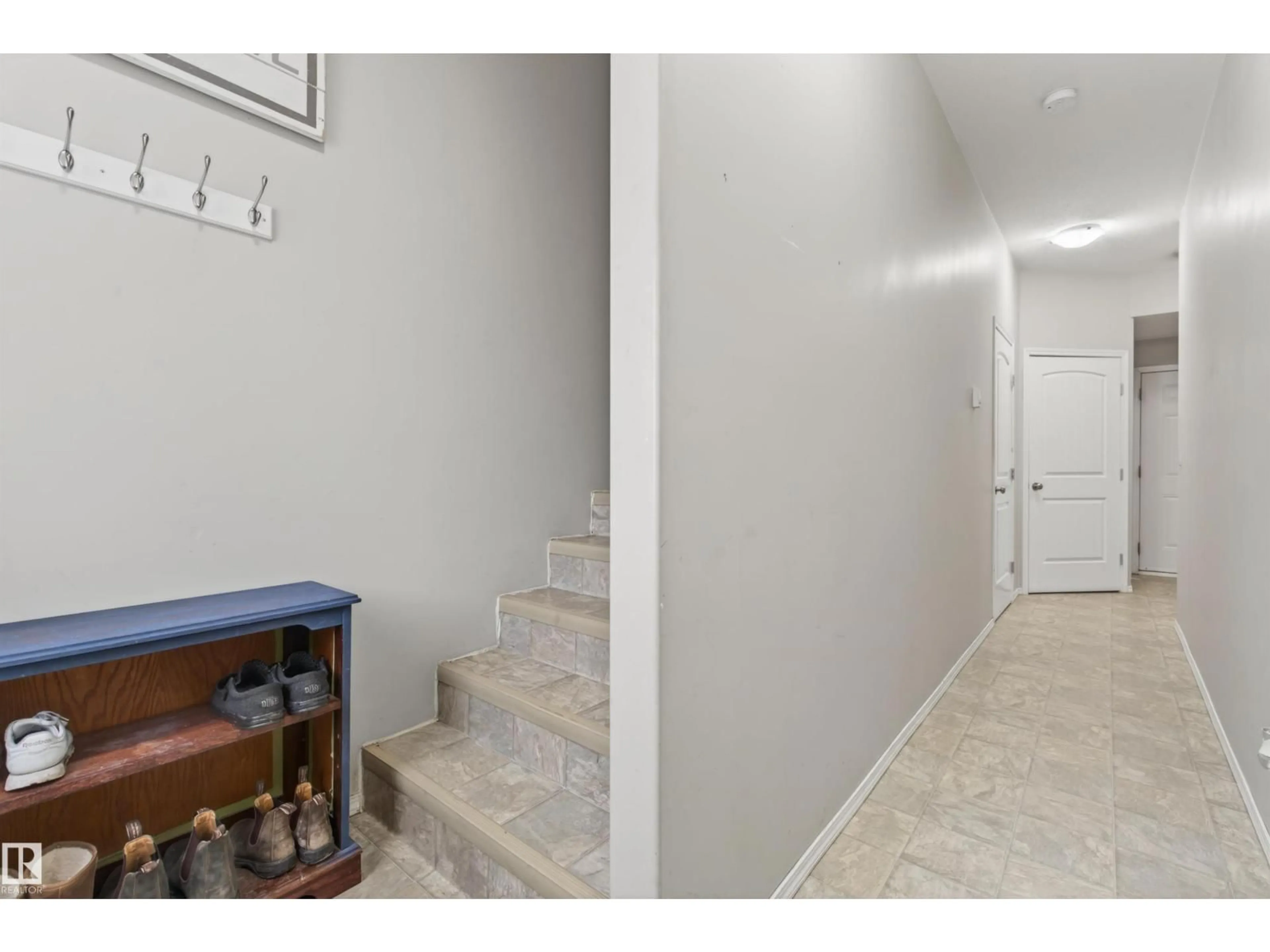 Indoor entryway for 1211 13 ST, Cold Lake Alberta T9M1J4