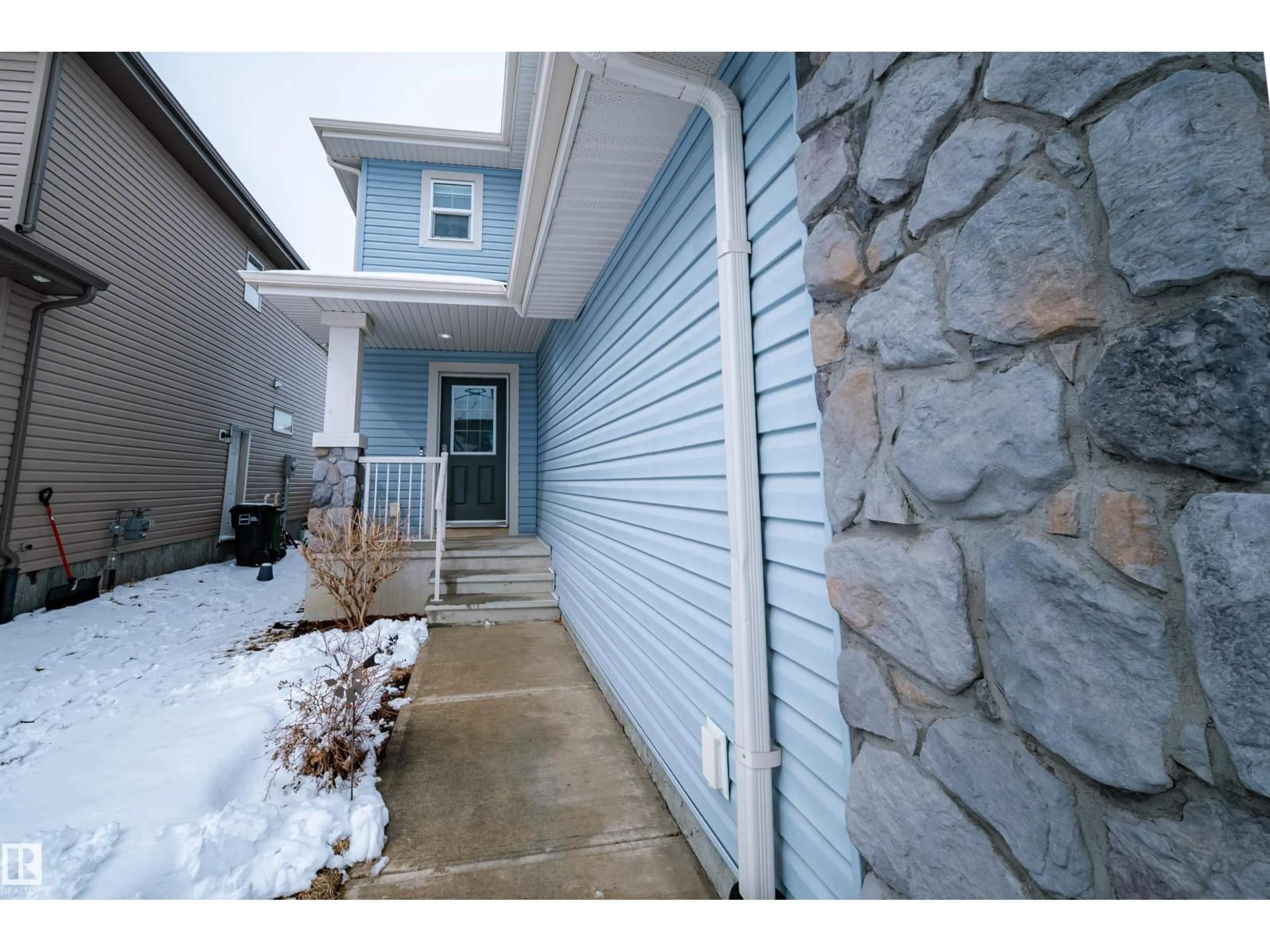 Indoor entryway for SW - 2132 52 ST, Edmonton Alberta T6X1Z7