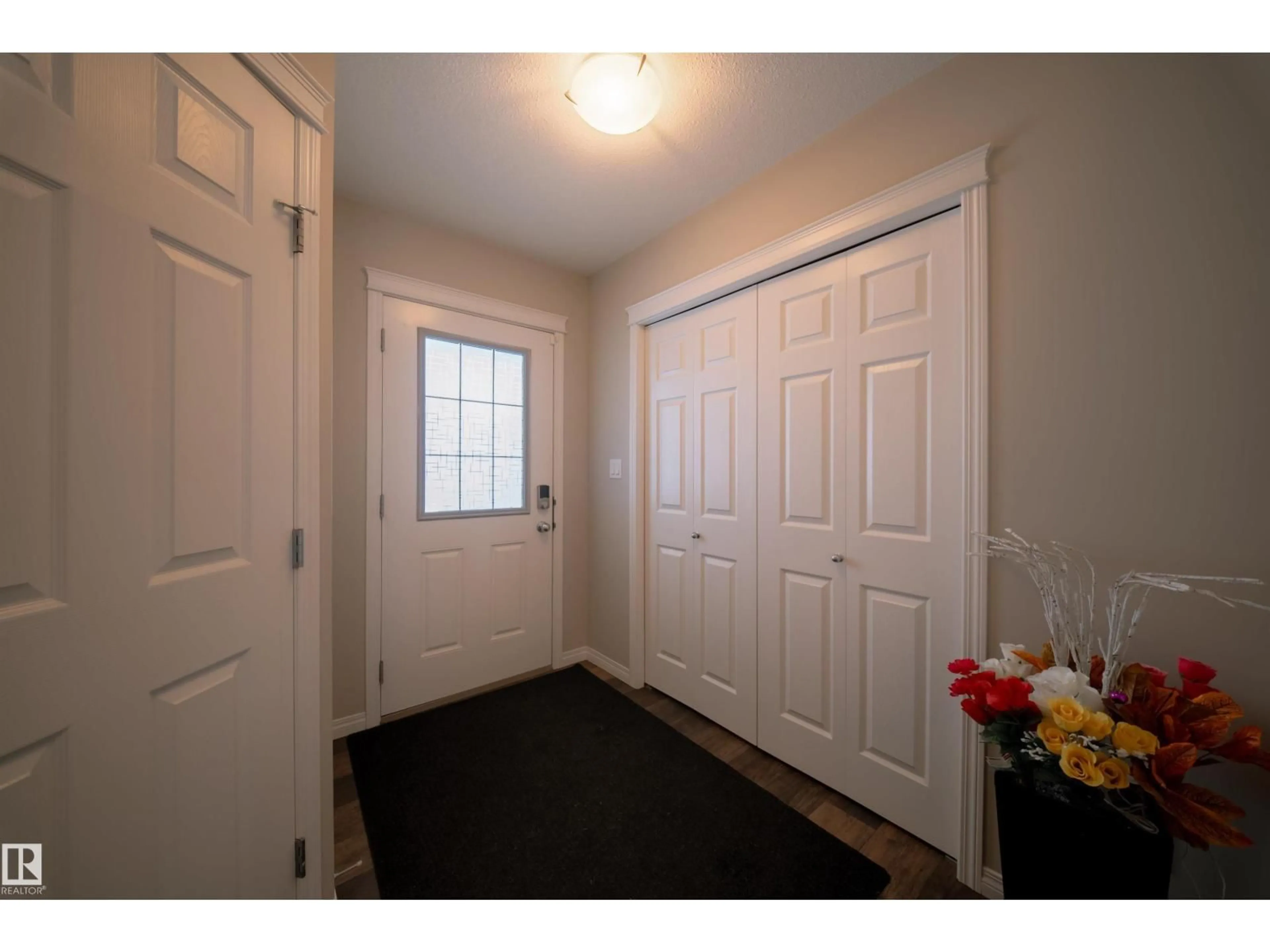 Indoor entryway for SW - 2132 52 ST, Edmonton Alberta T6X1Z7