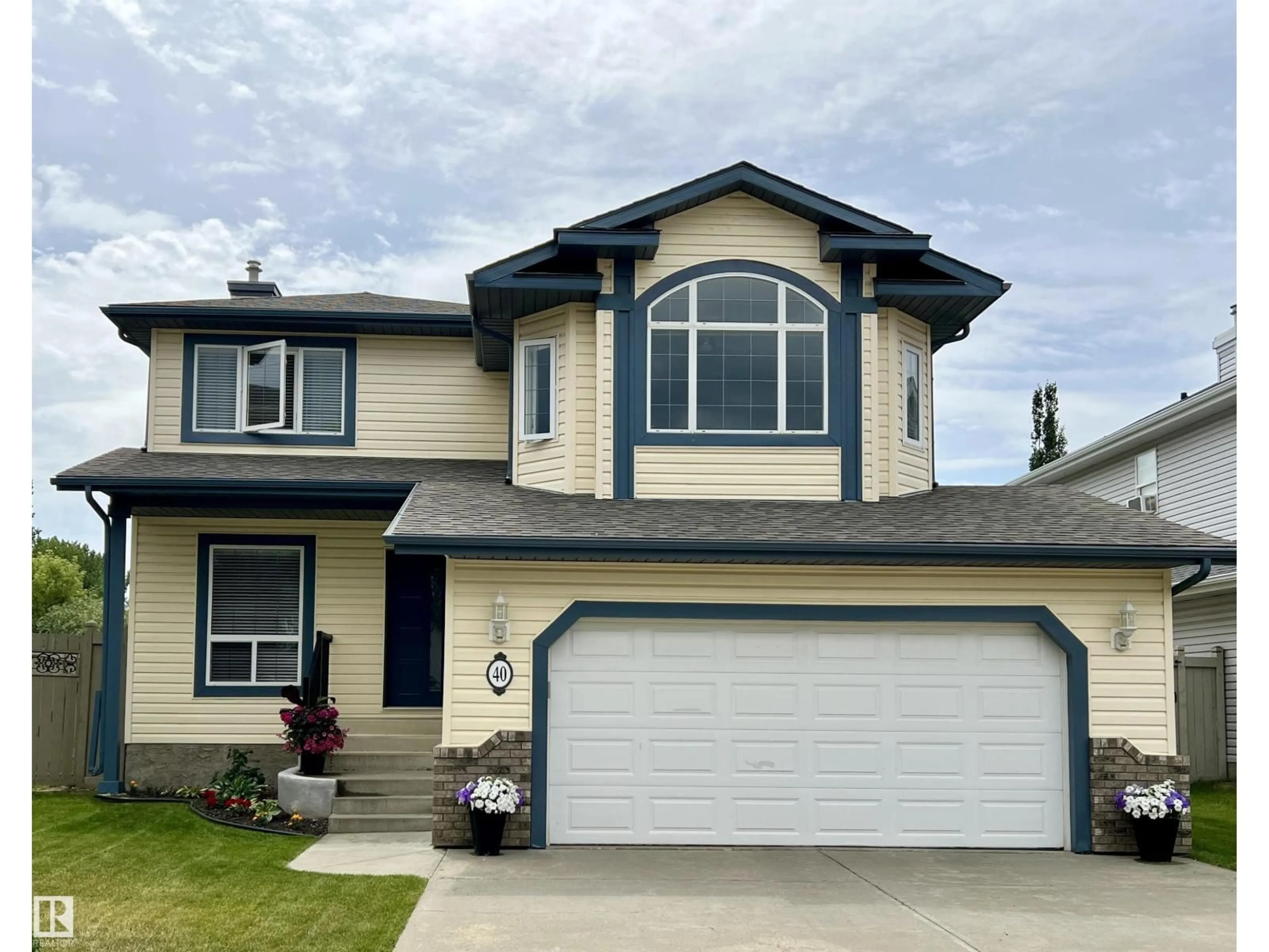 Home with vinyl exterior material, street for 40 EASTCOTT DR, St. Albert Alberta T8N7B1