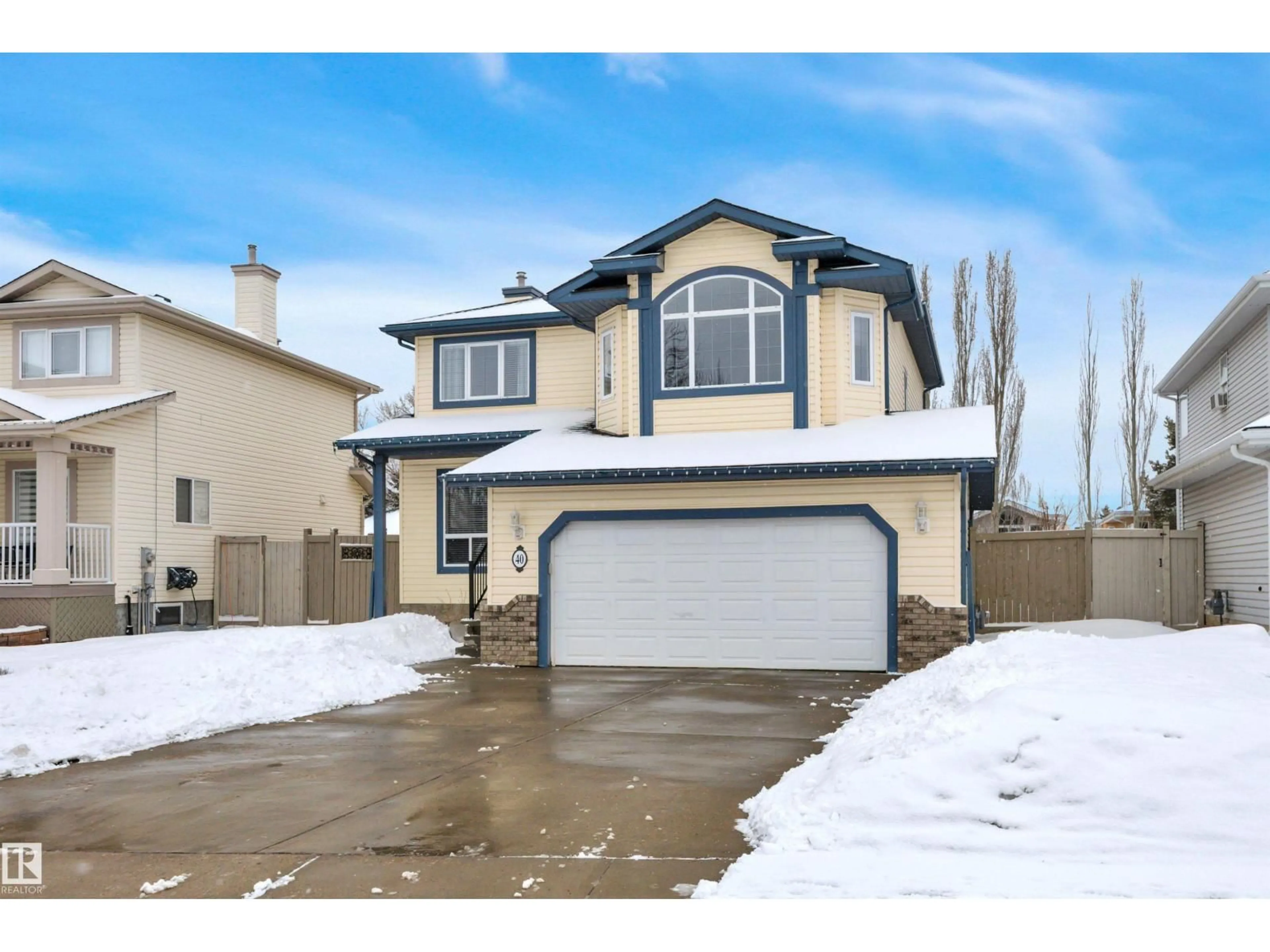 Home with vinyl exterior material, street for 40 EASTCOTT DR, St. Albert Alberta T8N7B1