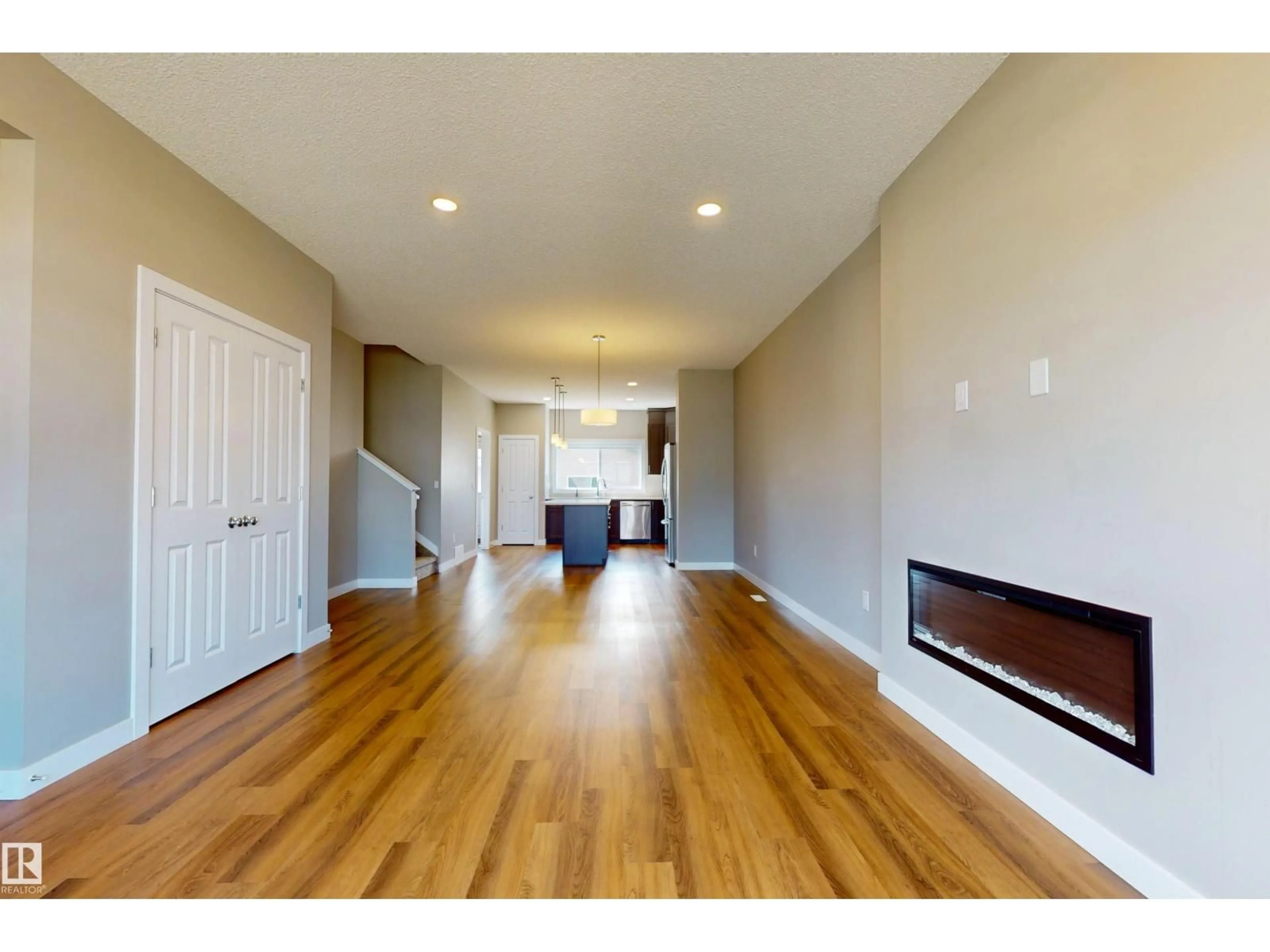 Indoor entryway for 3704 2 ST, Edmonton Alberta T6T2L8