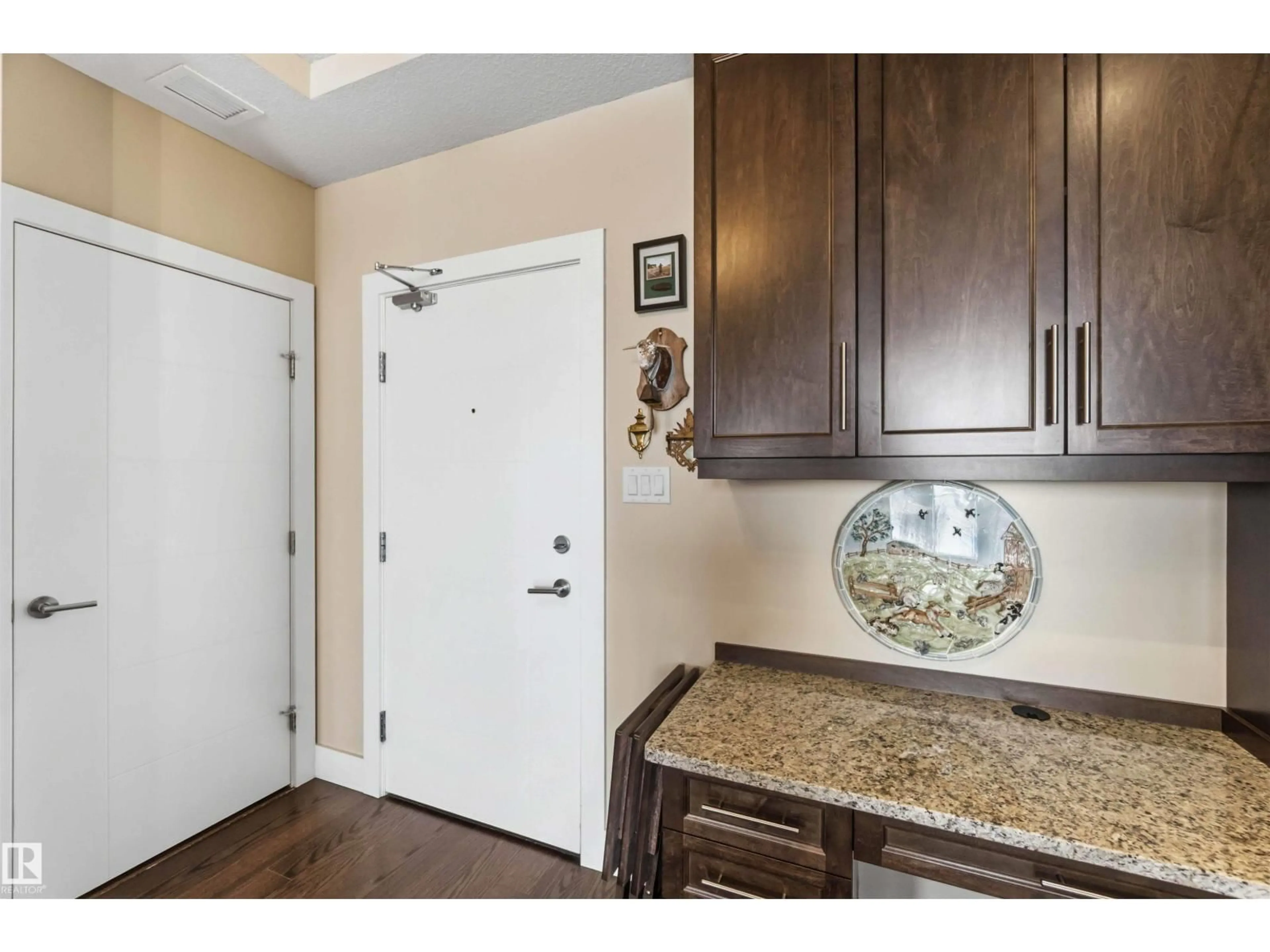 Indoor entryway for #212 - 11080 ELLERSLIE RD SW, Edmonton Alberta T6W2C2