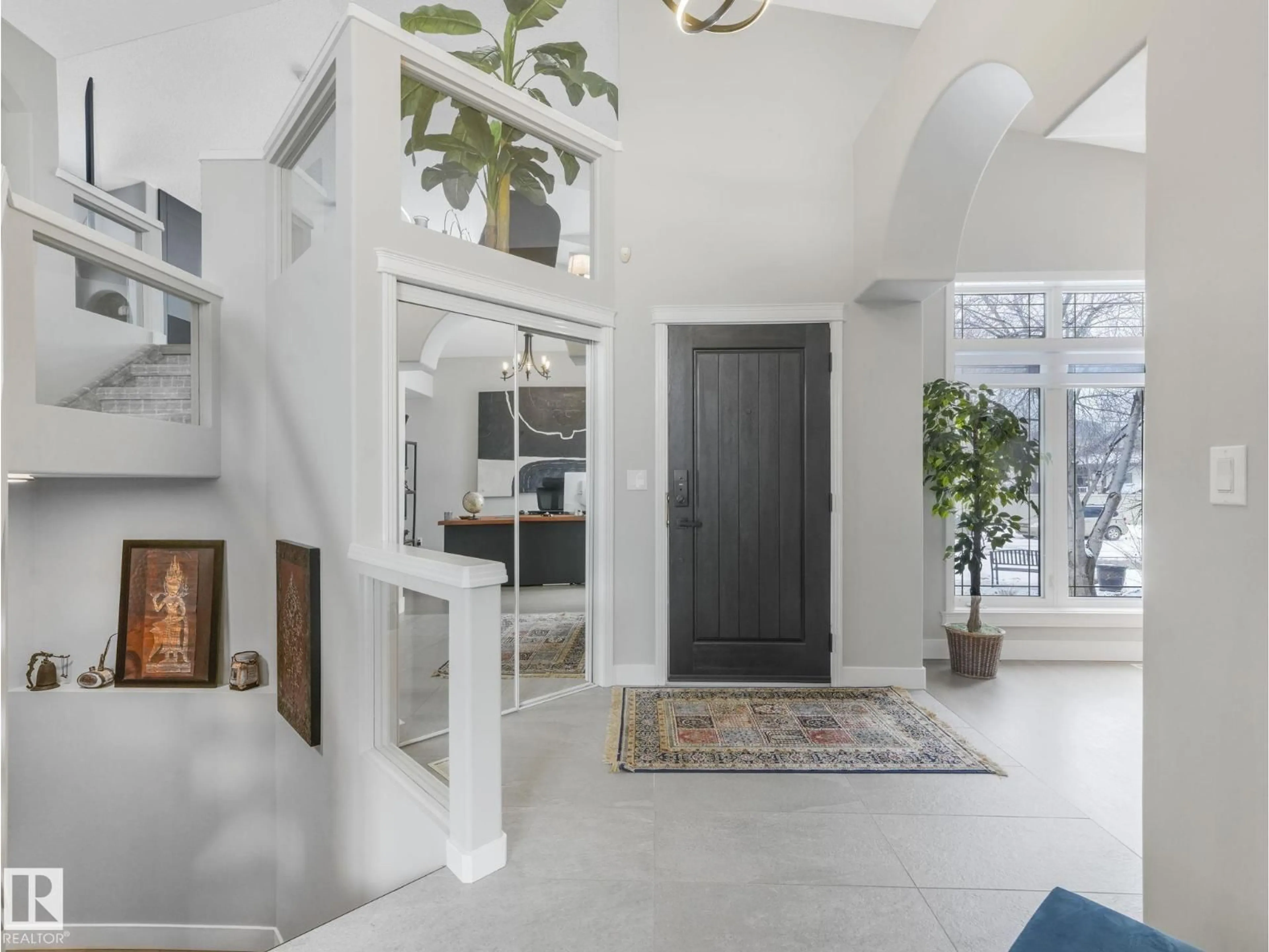 Indoor entryway for 14 ELDON CO, St. Albert Alberta T8N6Z5