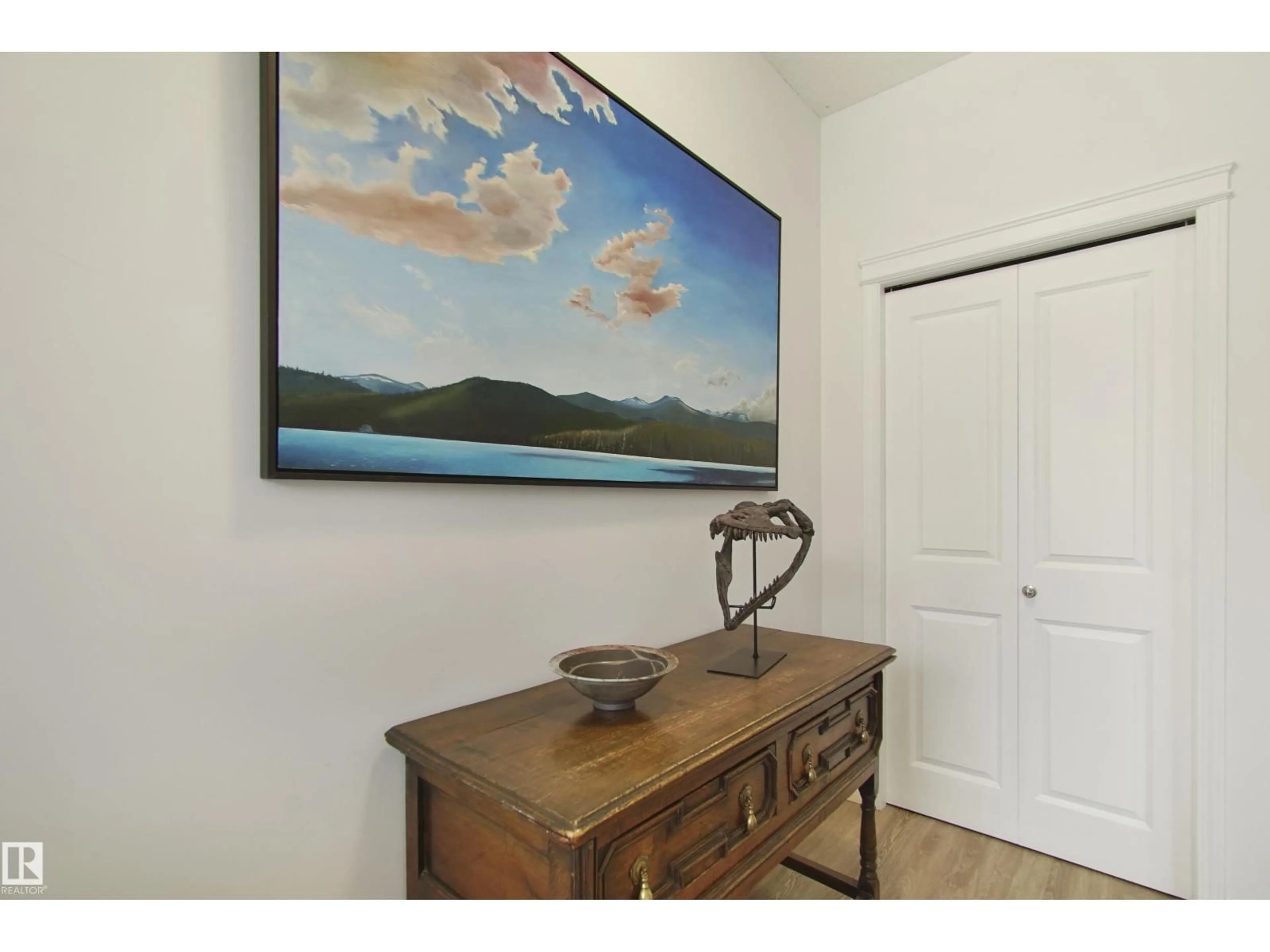 Indoor entryway for 2028 74 ST, Edmonton Alberta T6X0V7