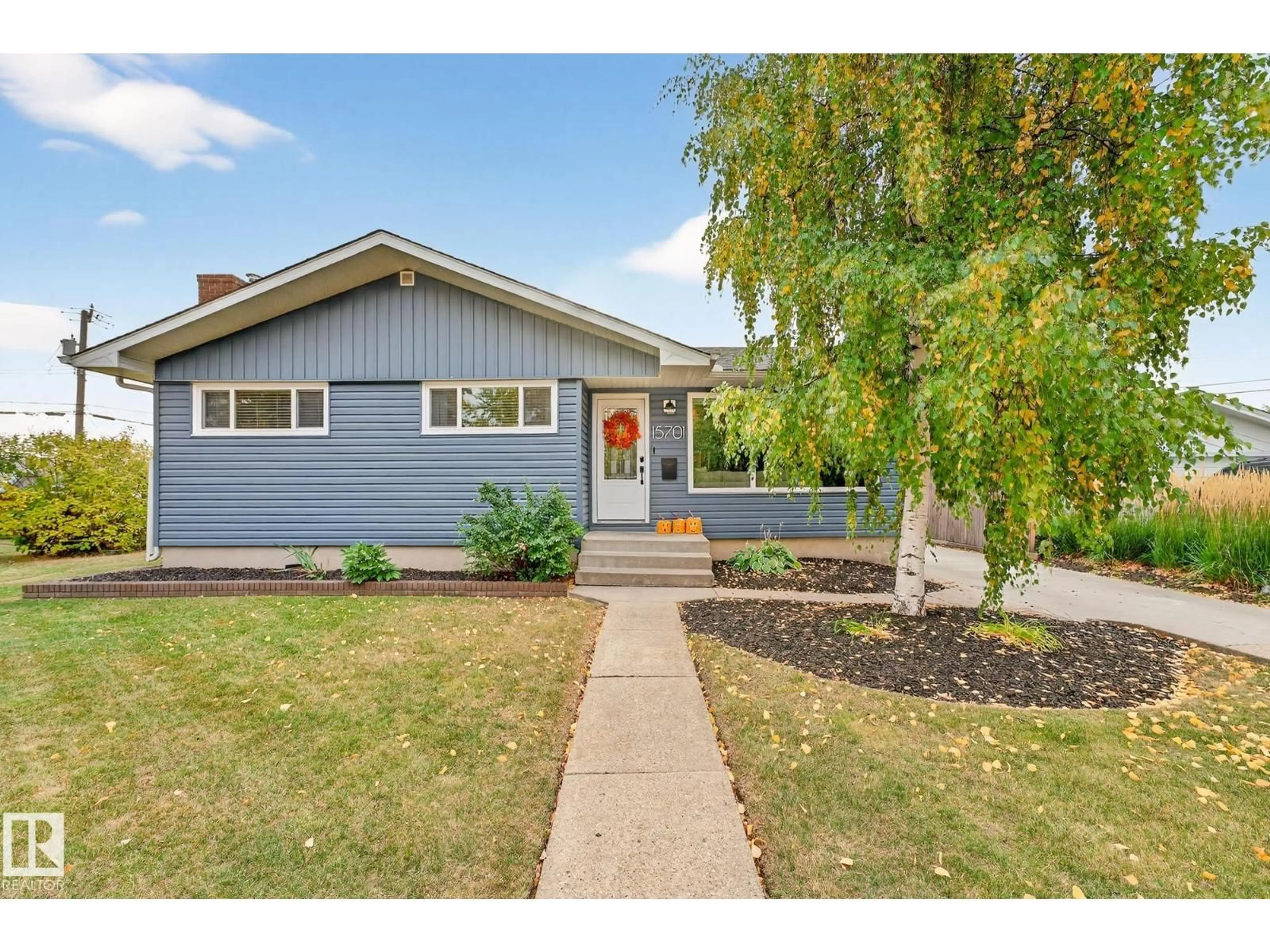 Home with vinyl exterior material, street for 15701 92A AV, Edmonton Alberta T5R5G1