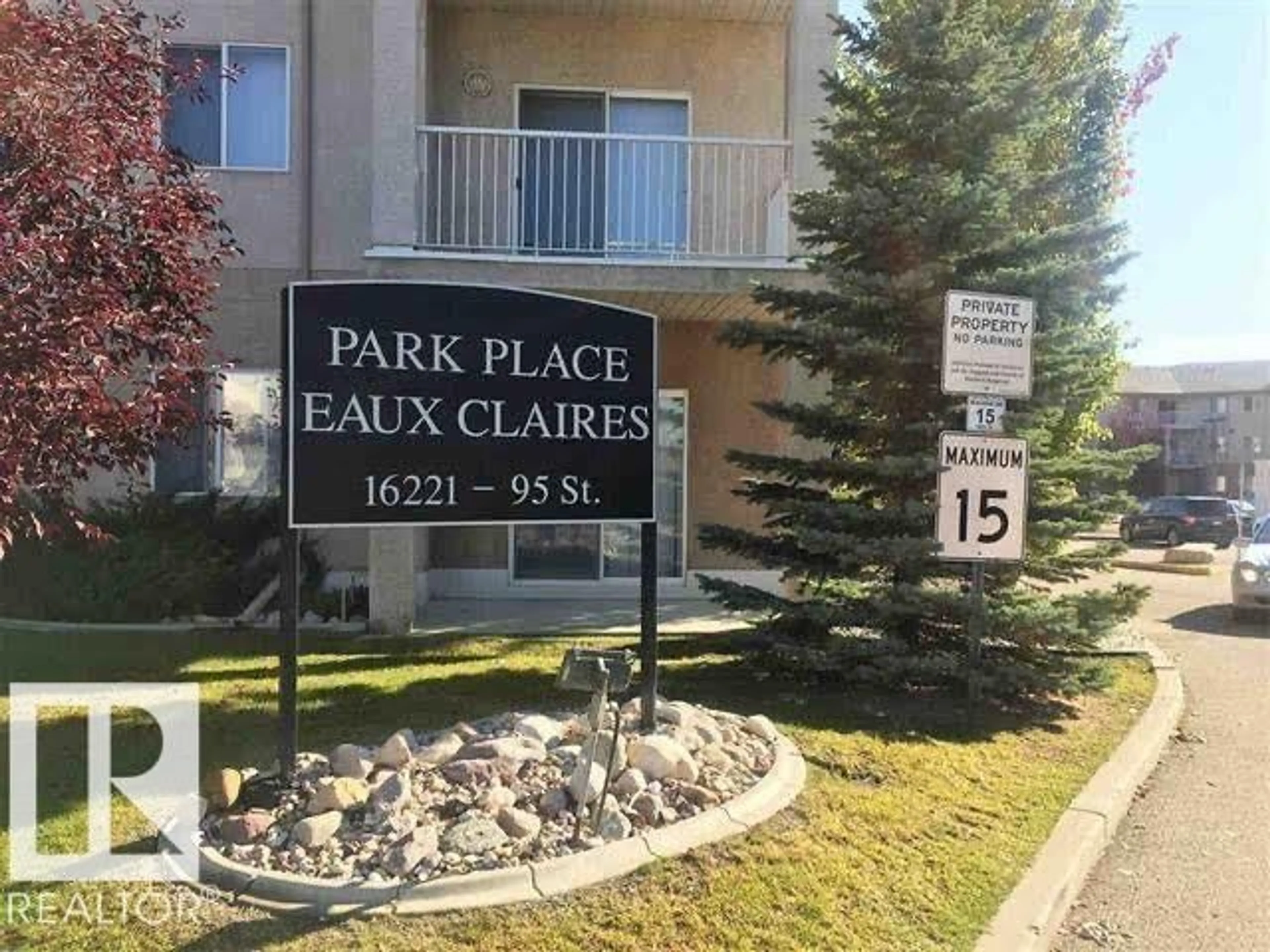 Parking for 136 16221 95 ST NW, Edmonton Alberta T5Z3V3
