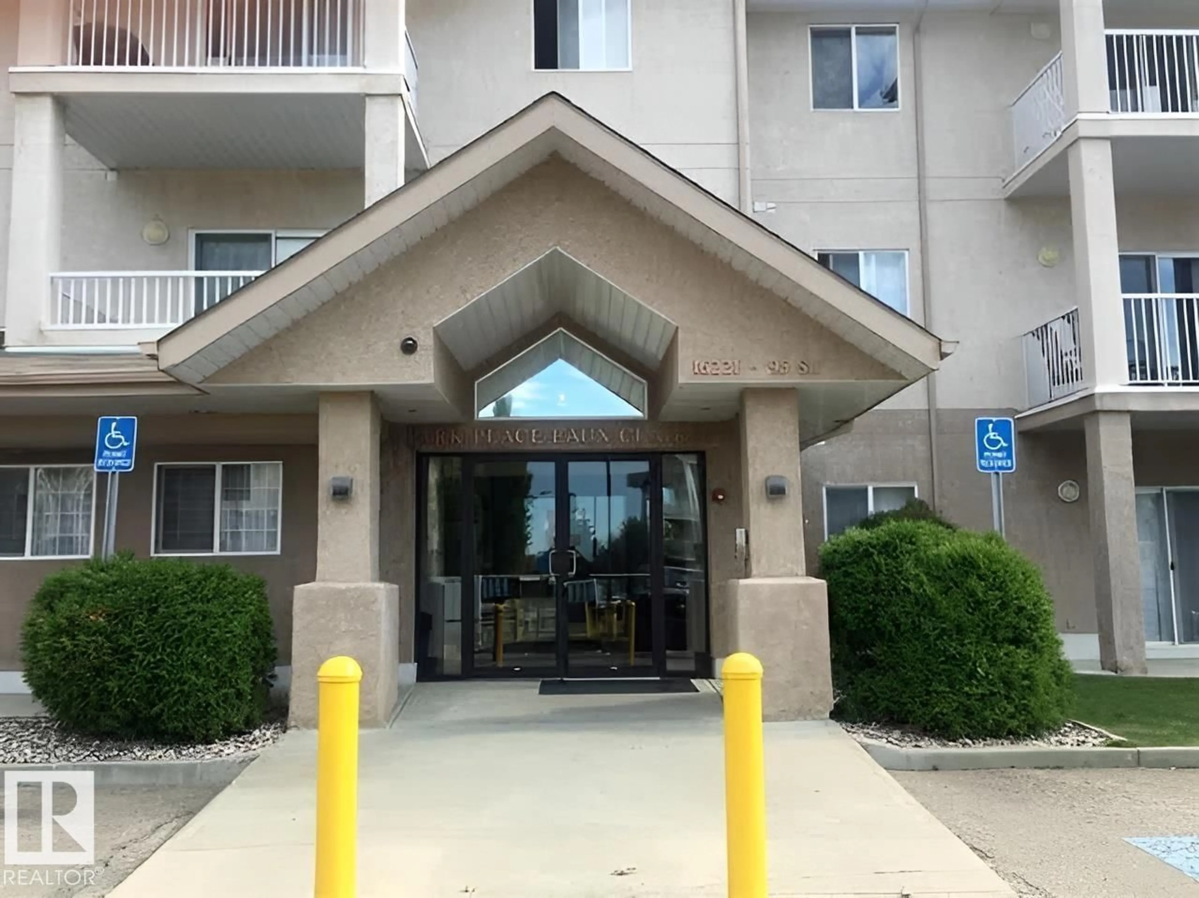 Indoor foyer for 136 16221 95 ST NW, Edmonton Alberta T5Z3V3