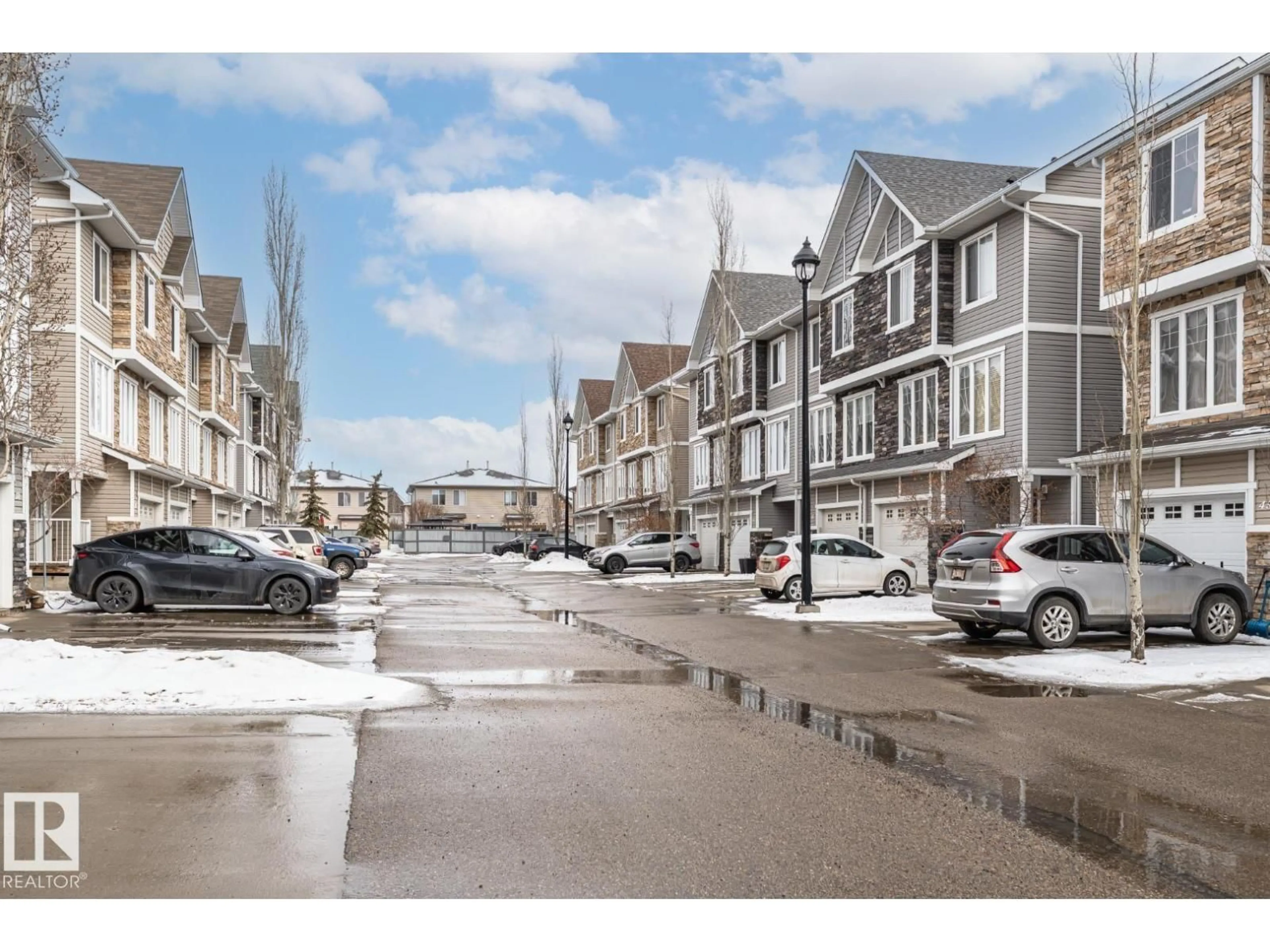 Blurry image for 43 - 9904 101 AV, Morinville Alberta T8R0E2