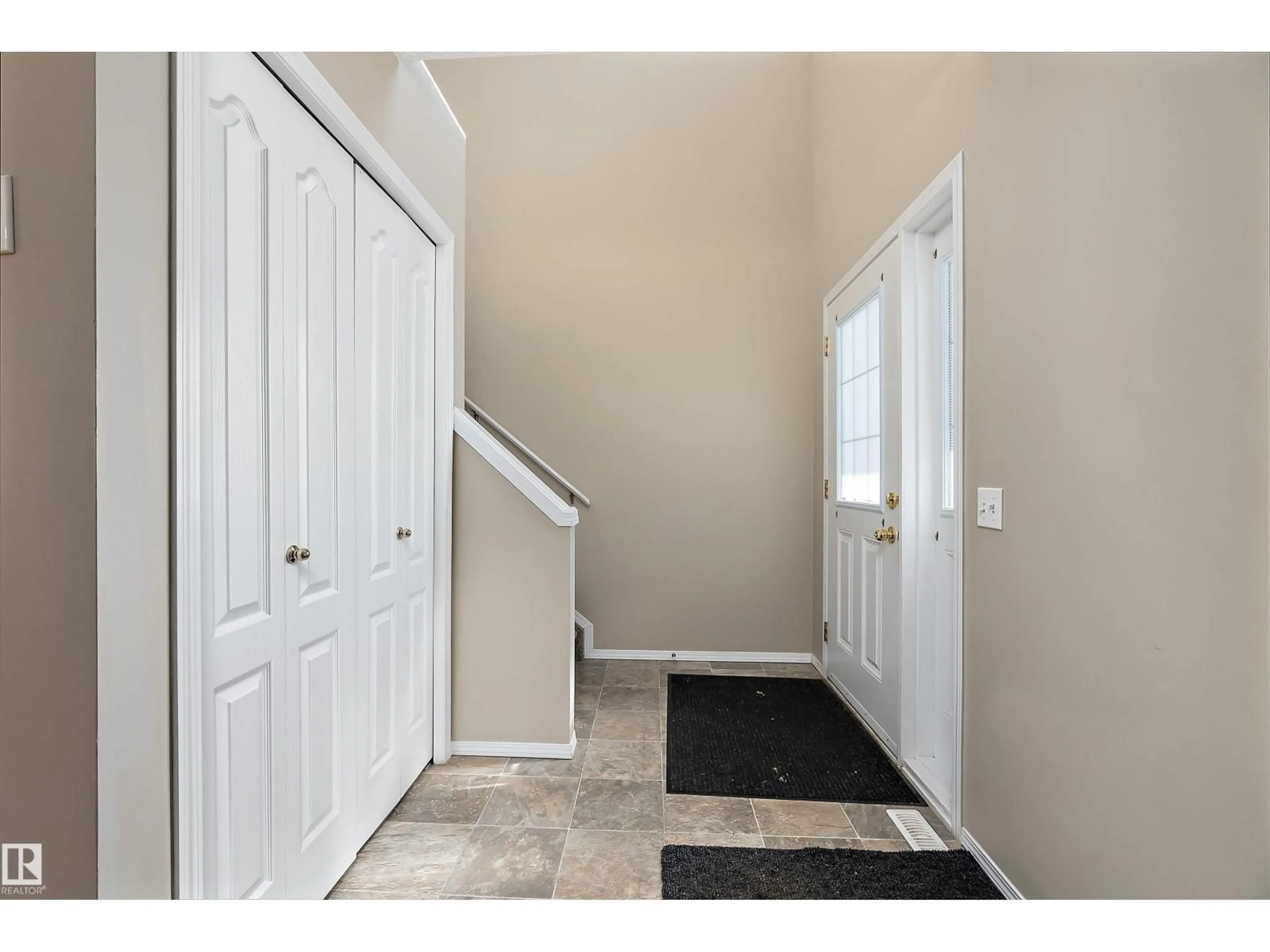 Indoor entryway for 17920 90 ST, Edmonton Alberta T5Z0A1