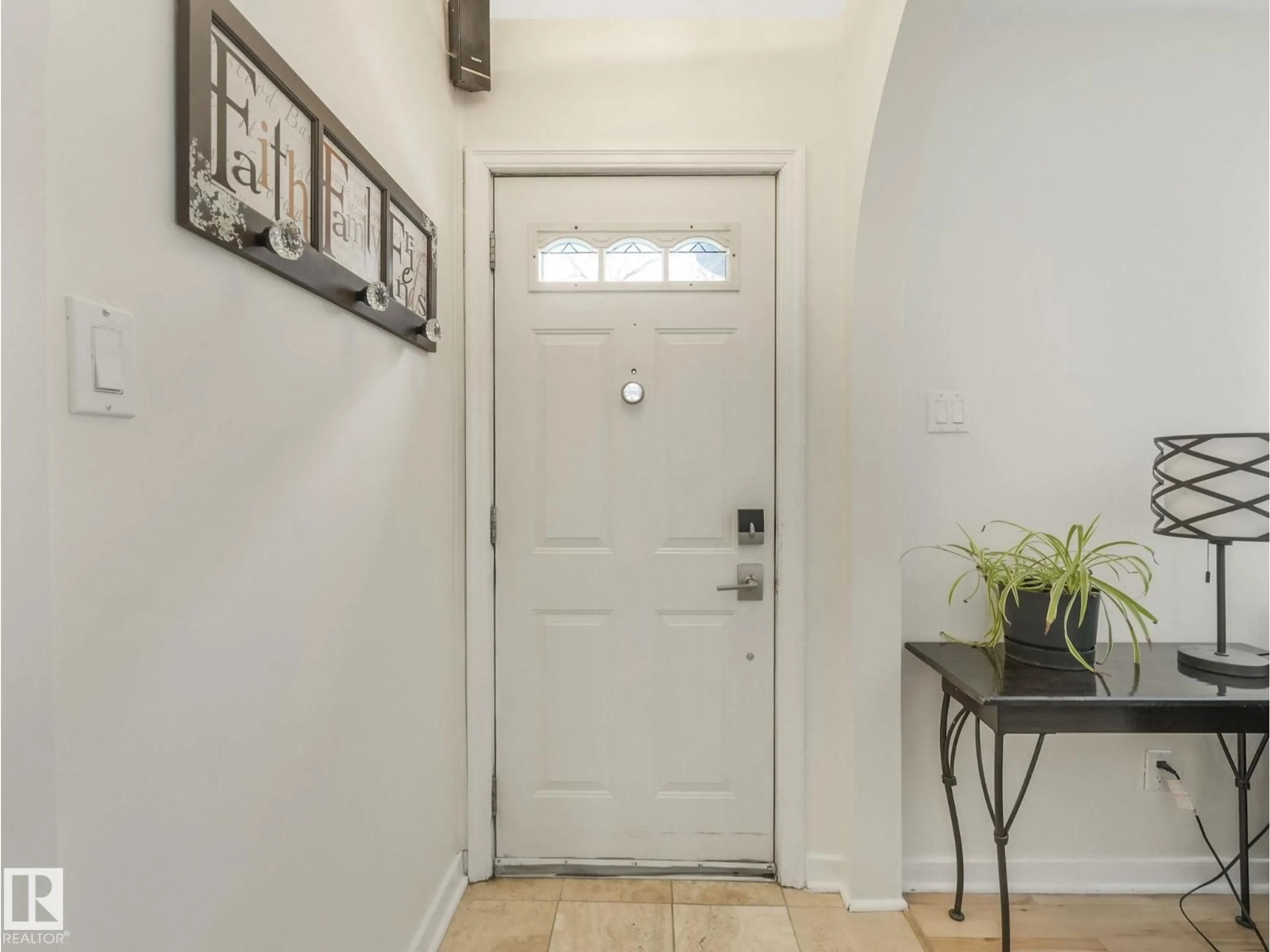Indoor entryway for 10727 66 AV, Edmonton Alberta T6H1X7