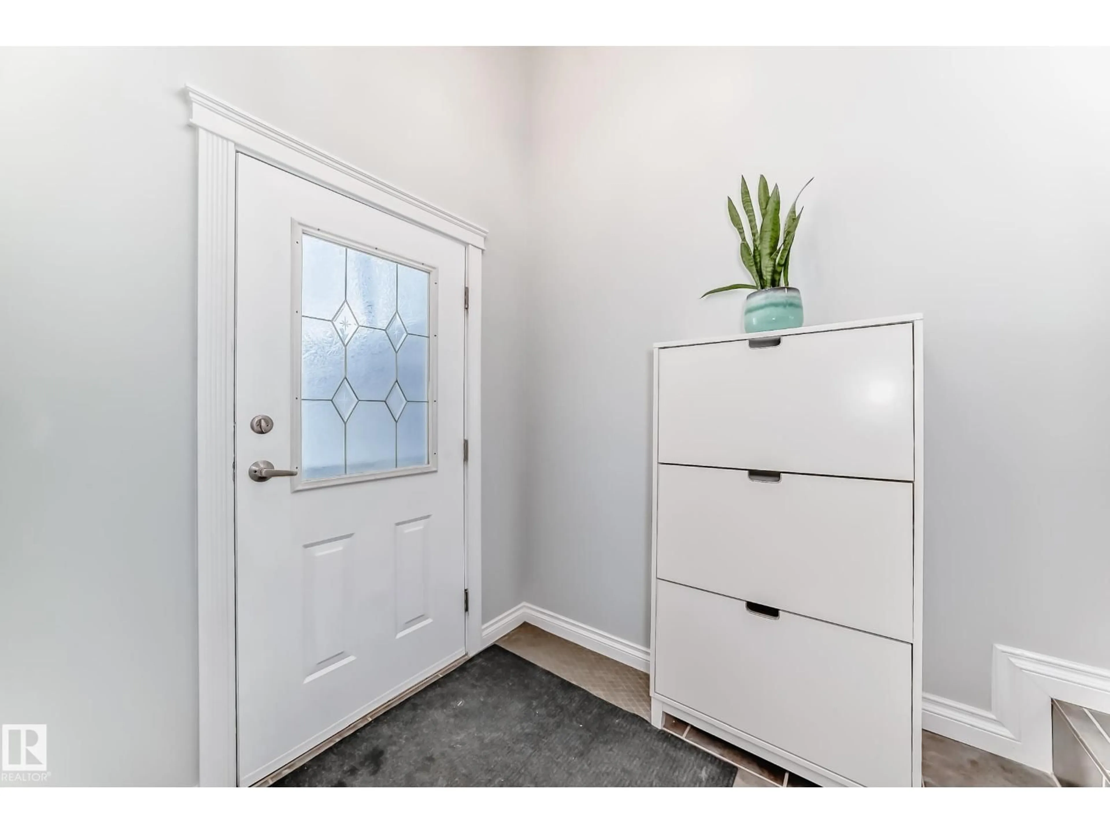 Indoor entryway for 3107 43 AV, Edmonton Alberta T6T1C7