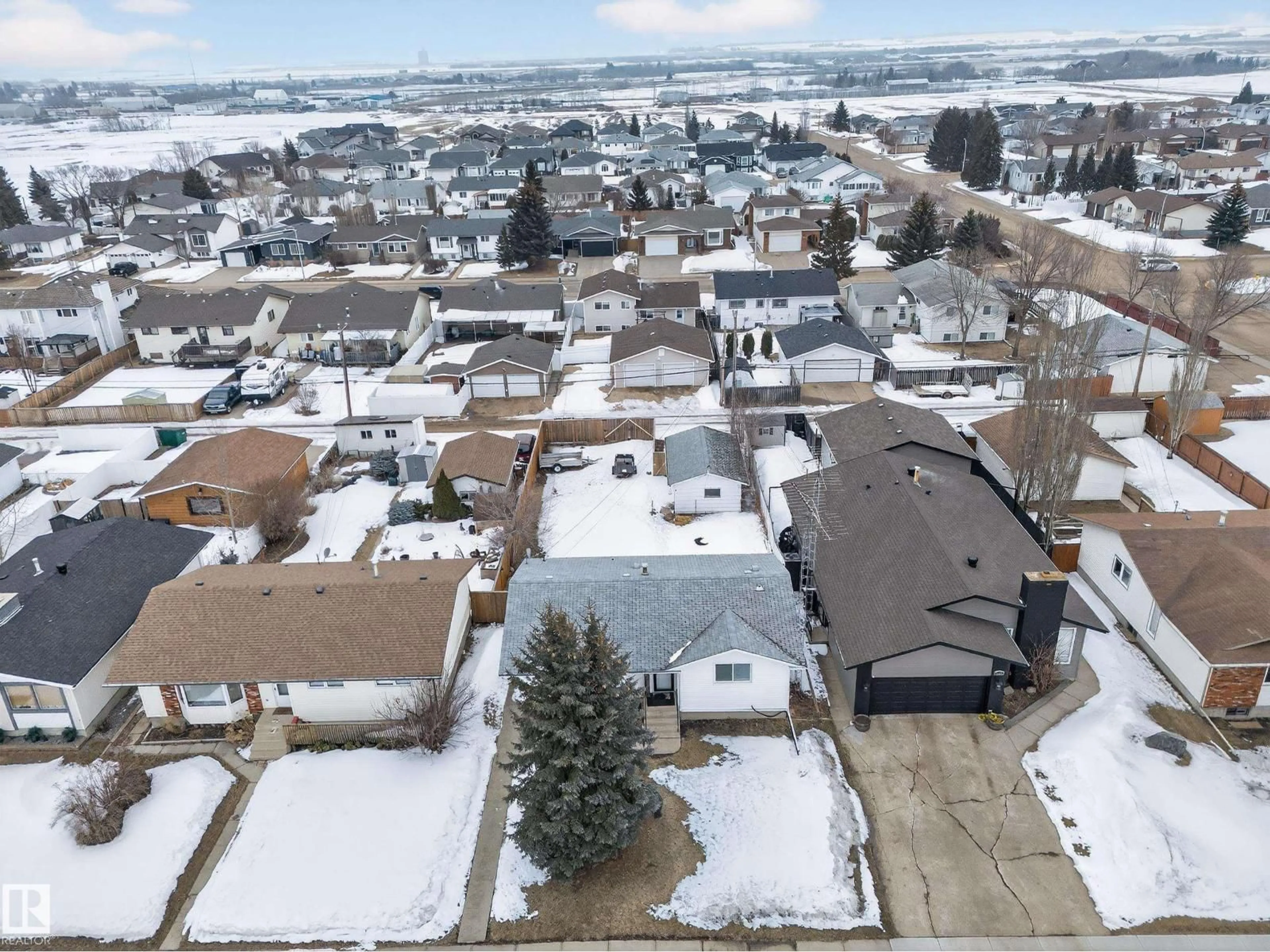 A pic from outside/outdoor area/front of a property/back of a property/a pic from drone, street for 4213 48A ST, Vegreville Alberta T9C1B3