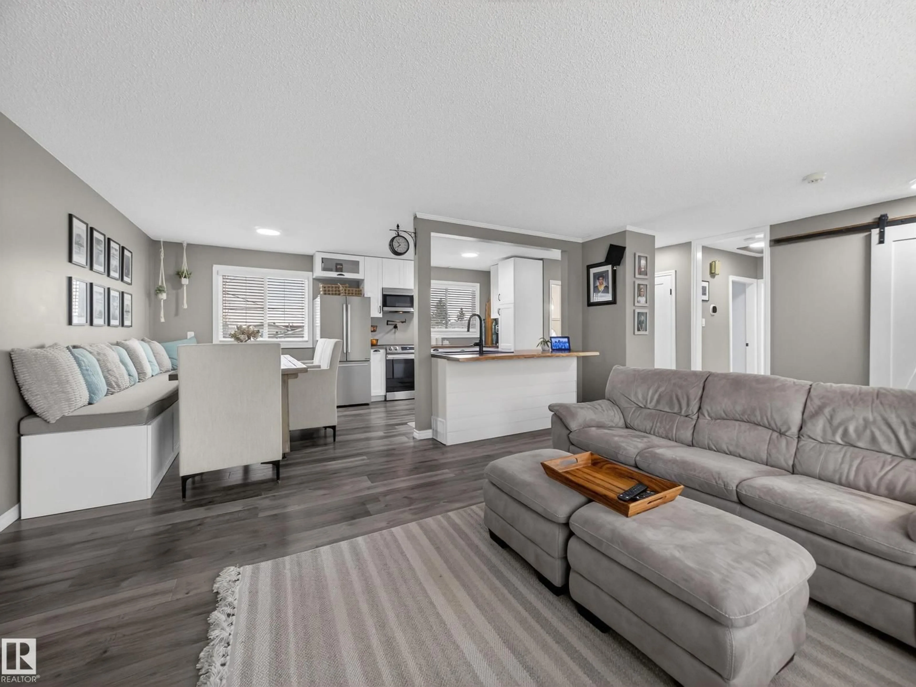 Open concept kitchen, unknown for 4213 48A ST, Vegreville Alberta T9C1B3