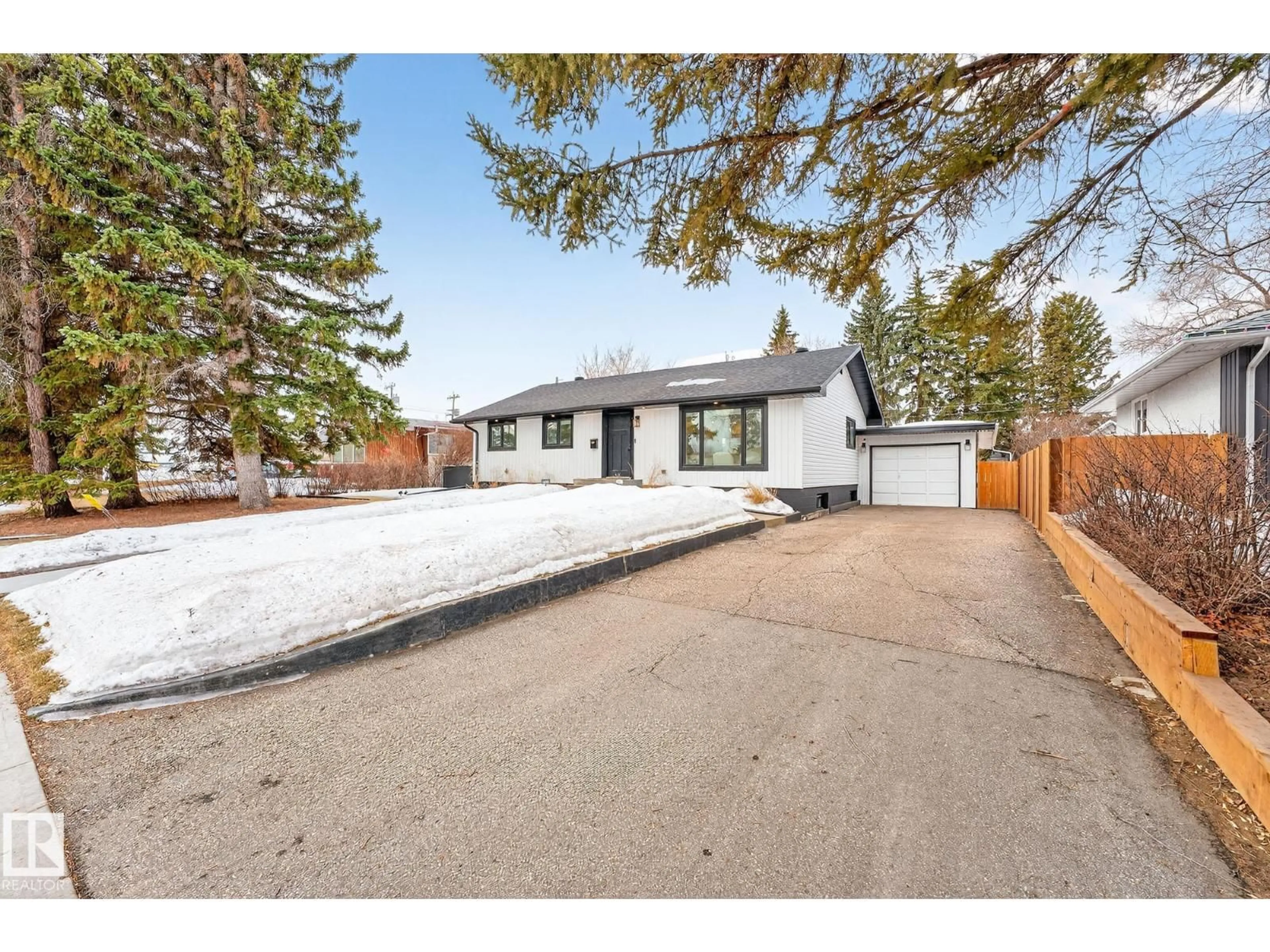 A pic from outside/outdoor area/front of a property/back of a property/a pic from drone, street for NW - 8604 142 ST, Edmonton Alberta T5R0M1