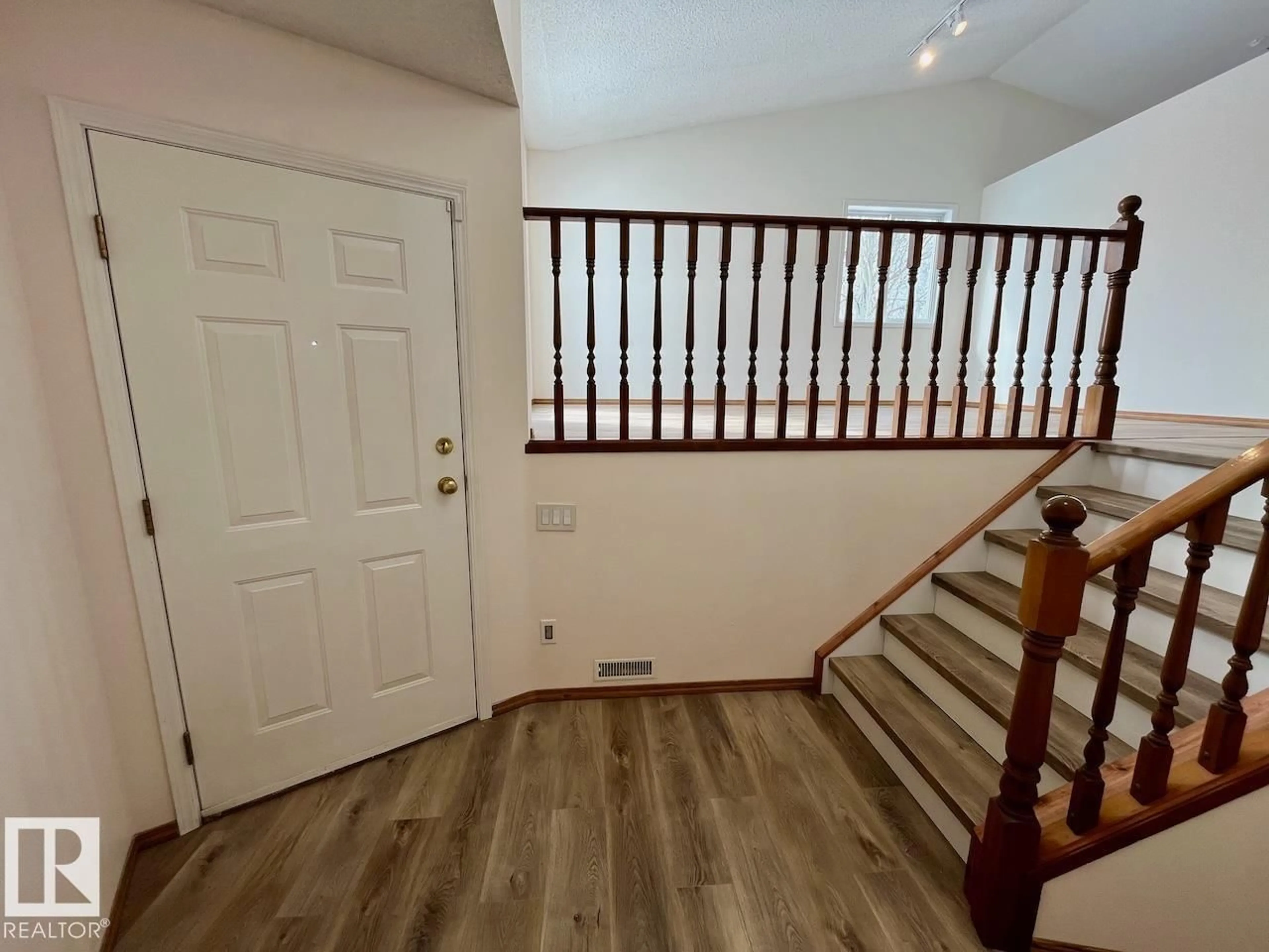 Unknown for 450 BRECKENRIDGE LN, Edmonton Alberta T5T6E2