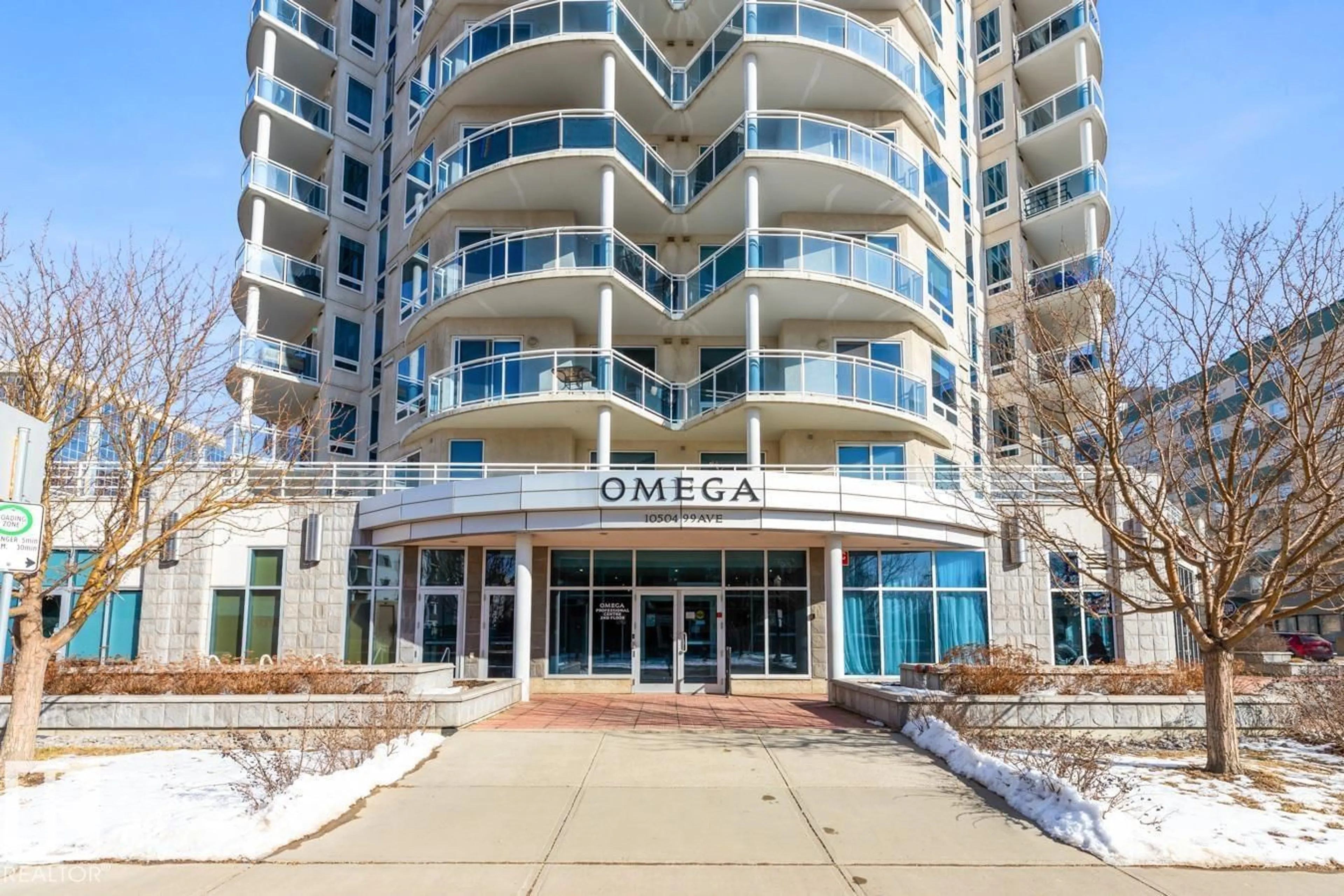 Indoor foyer for 10504 - 603 99 AV, Edmonton Alberta T5K1B2