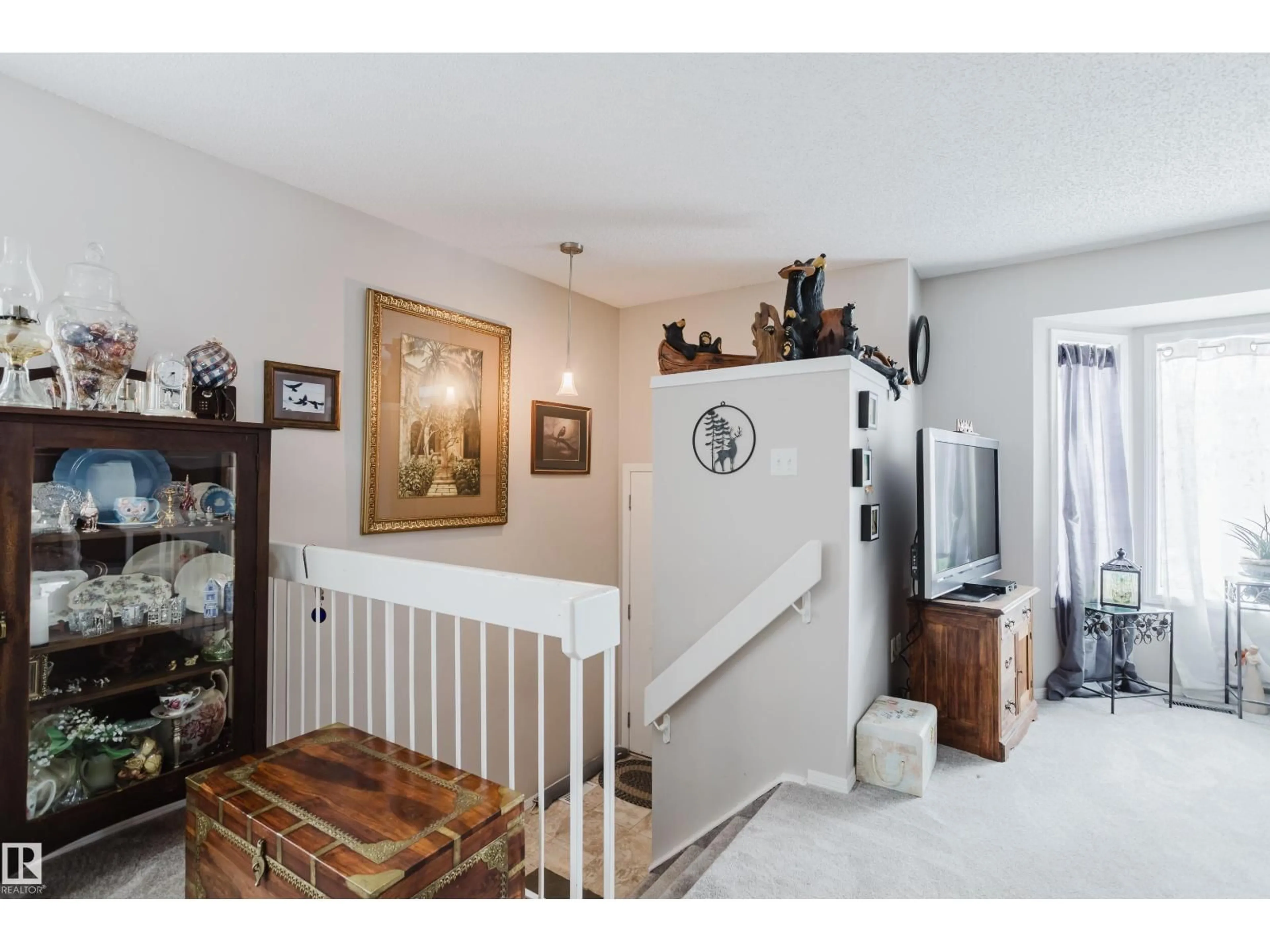 Indoor entryway for 191 KINISKI CR, Edmonton Alberta T6L5E2