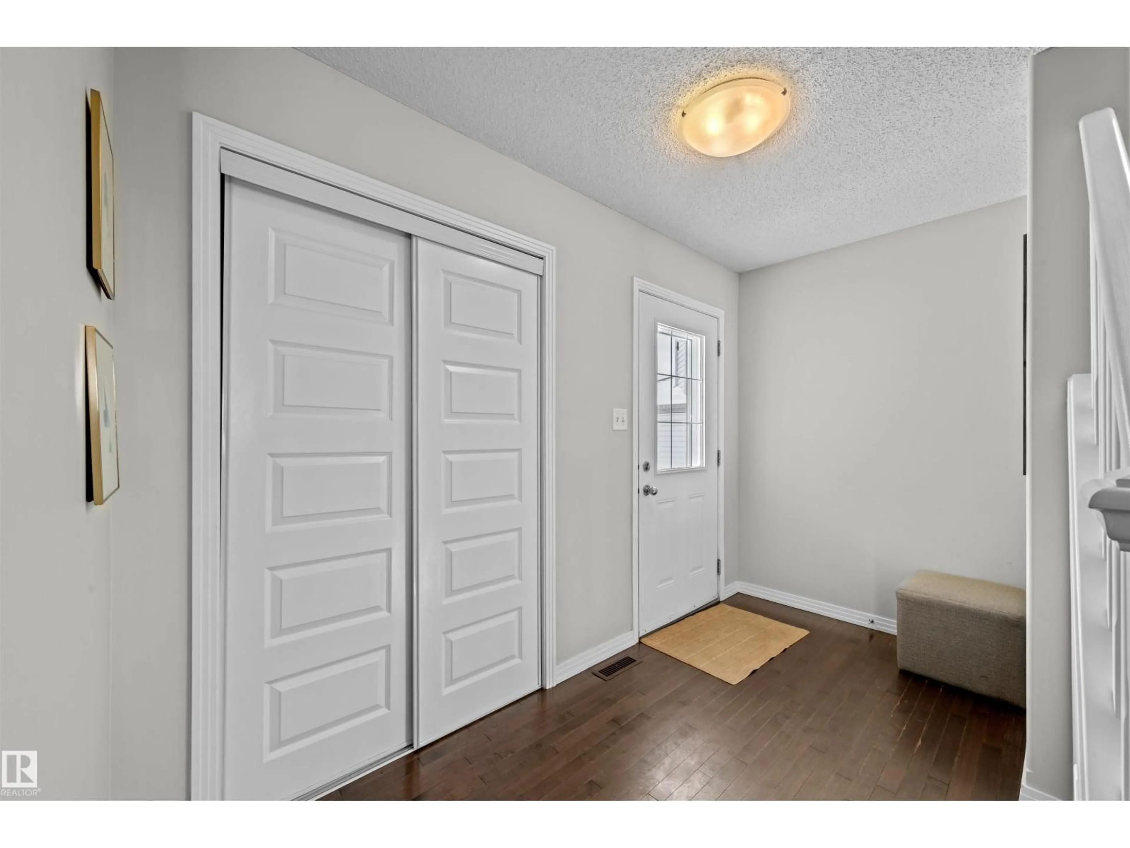 Indoor entryway for NW - 17072 81 ST, Edmonton Alberta T5Z0E1