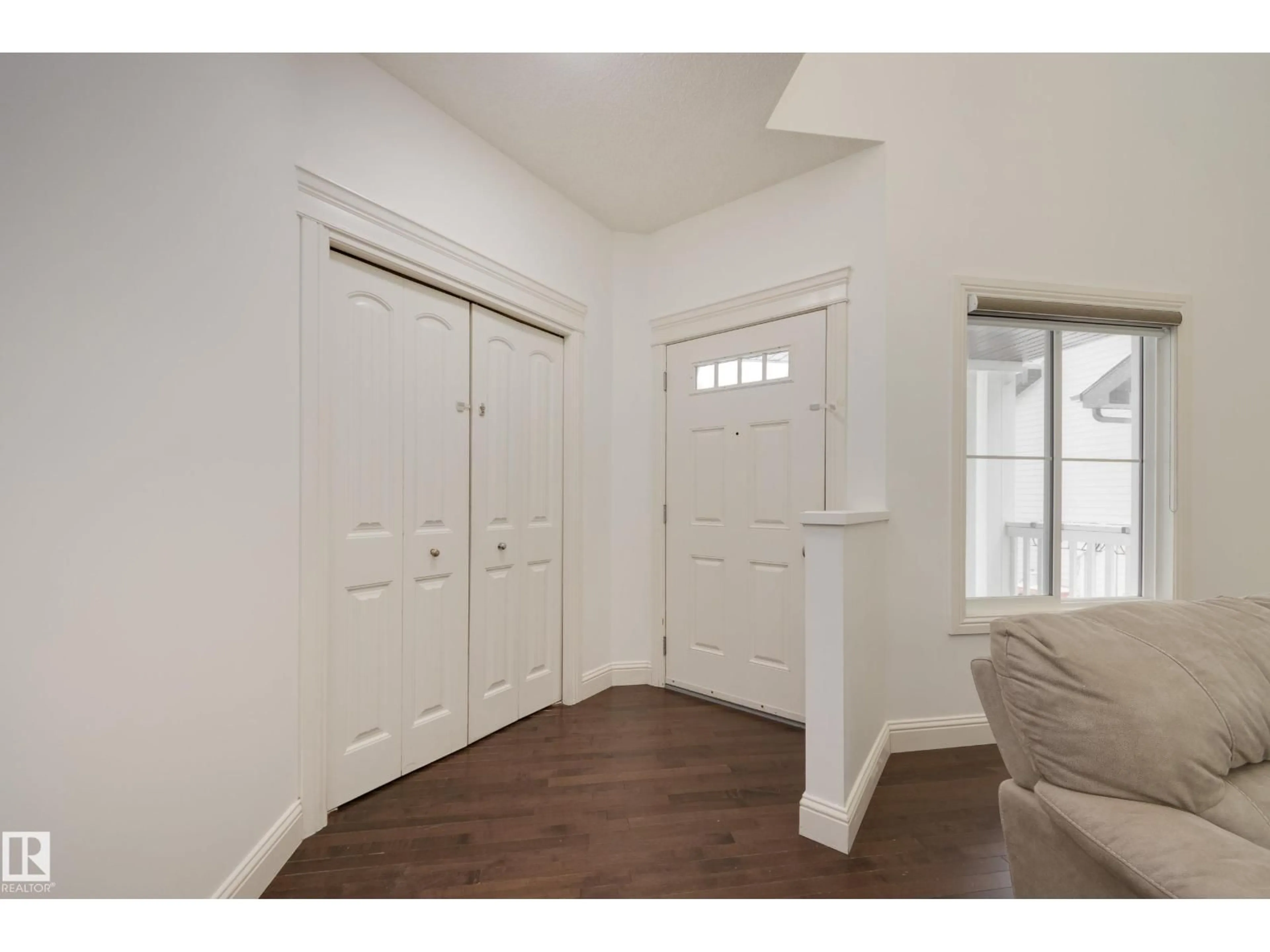 Indoor entryway for 6131 10 AV, Edmonton Alberta T6X0M3