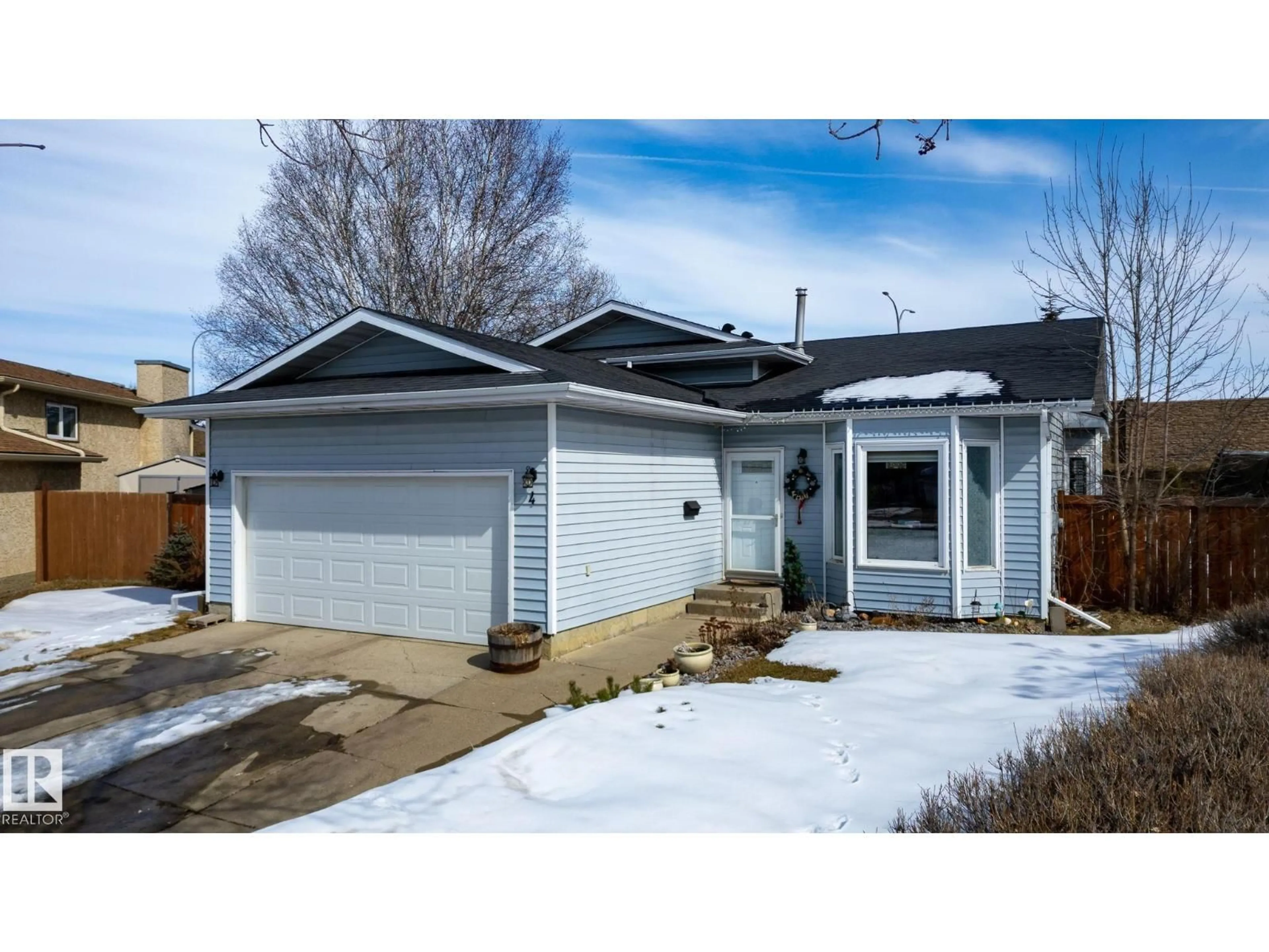 Home with vinyl exterior material, street for 4 DORSET PL, St. Albert Alberta T8N5L8