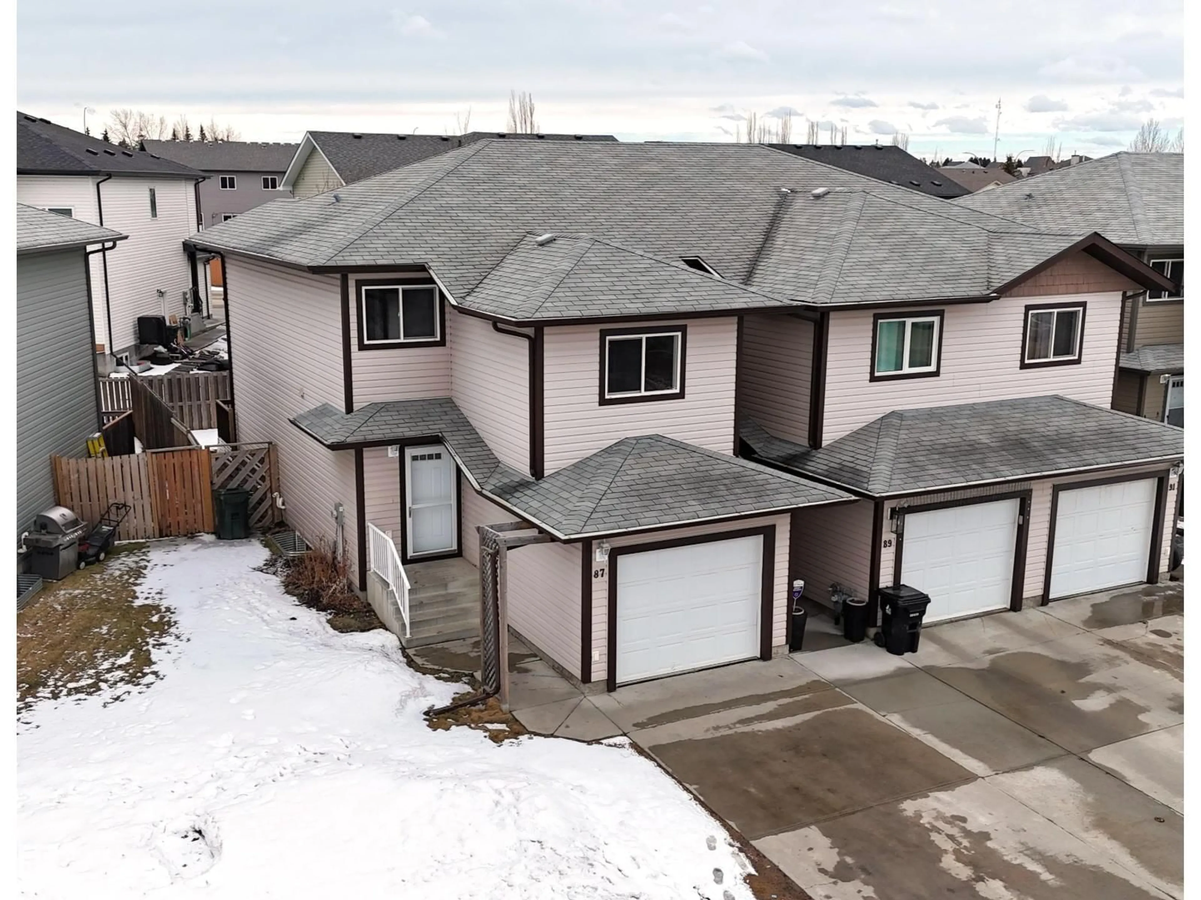 A pic from outside/outdoor area/front of a property/back of a property/a pic from drone, street for 87 HANEY LD, Spruce Grove Alberta T7X0B1