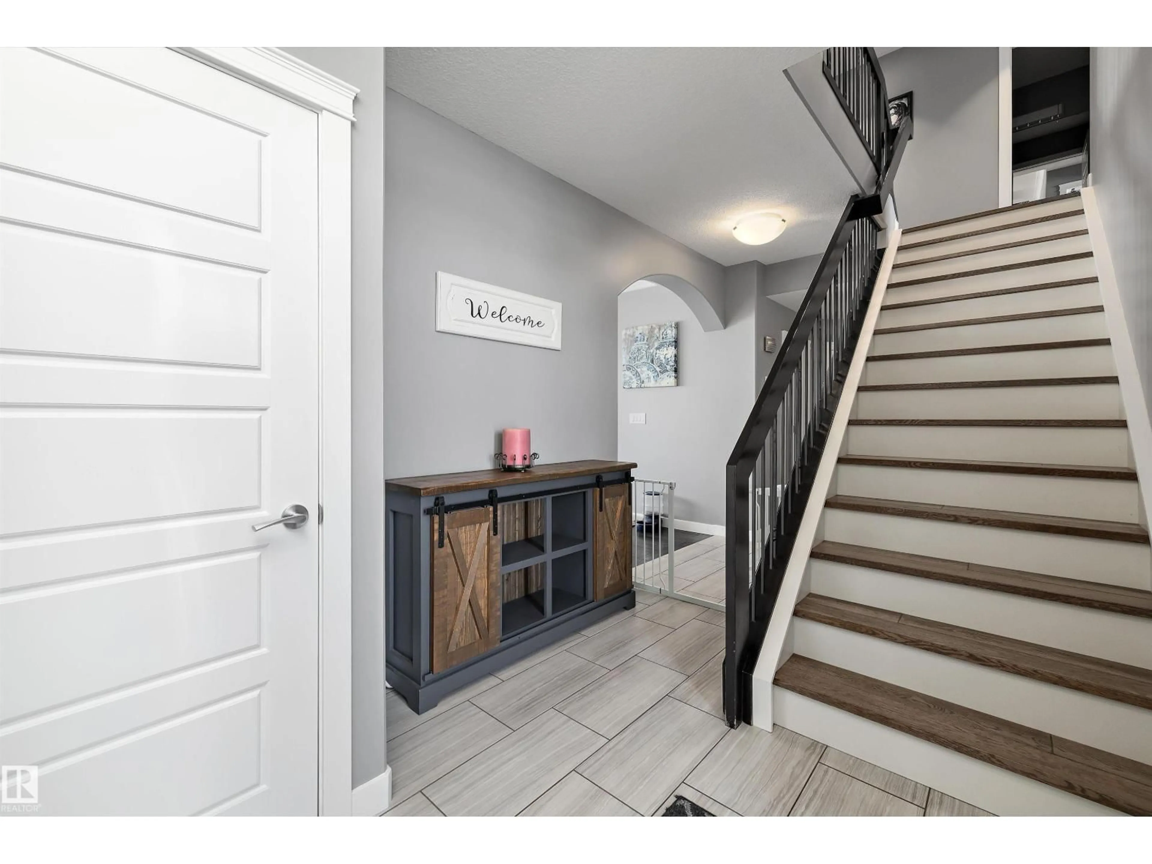 Indoor entryway for 9609 106 AV, Morinville Alberta T8R2N5