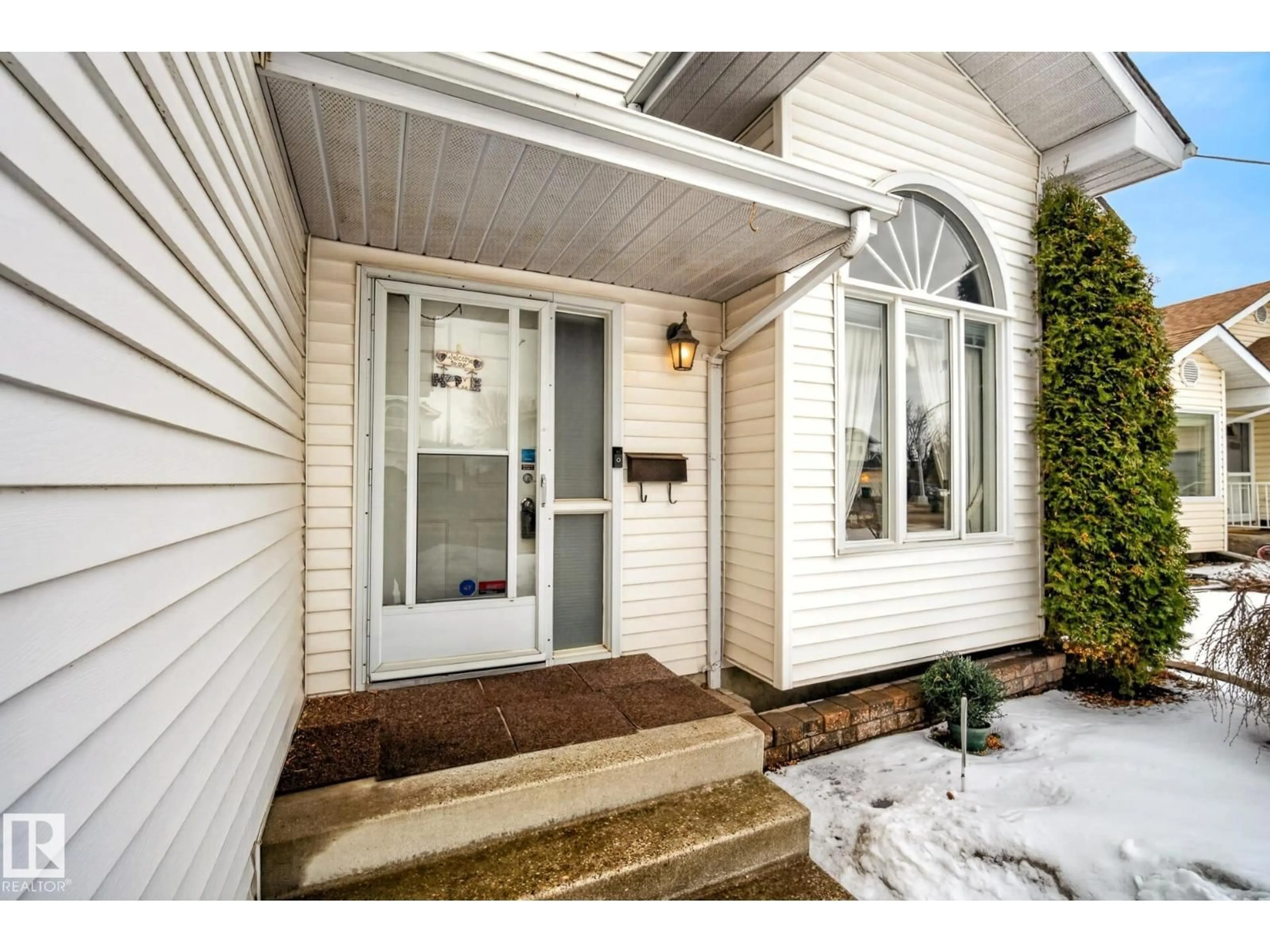 Indoor entryway for 12815 156 AV, Edmonton Alberta T6V1A6