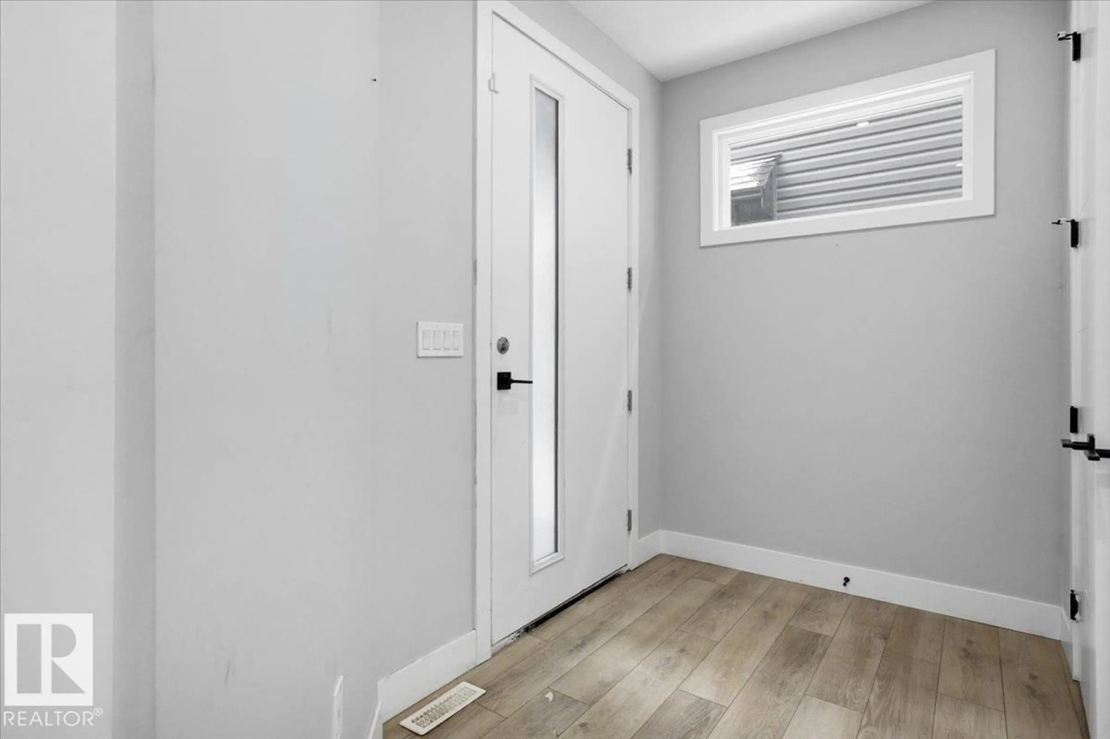 Indoor entryway for 6911 173 AV, Edmonton Alberta T5Z0W4