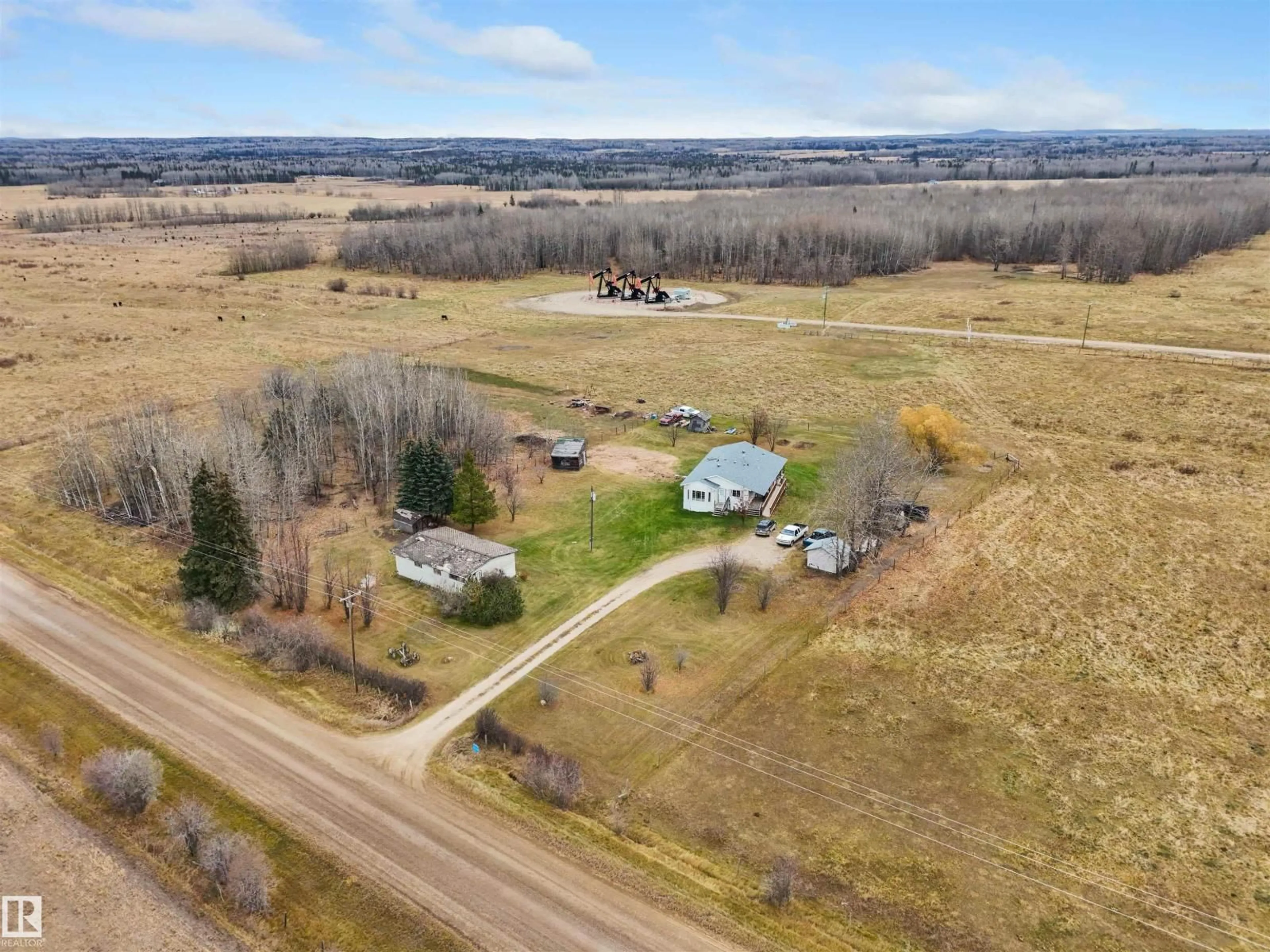 A pic from outside/outdoor area/front of a property/back of a property/a pic from drone, unknown for 465005 RGE ROAD 75, Rural Wetaskiwin County Alberta T0C0A0