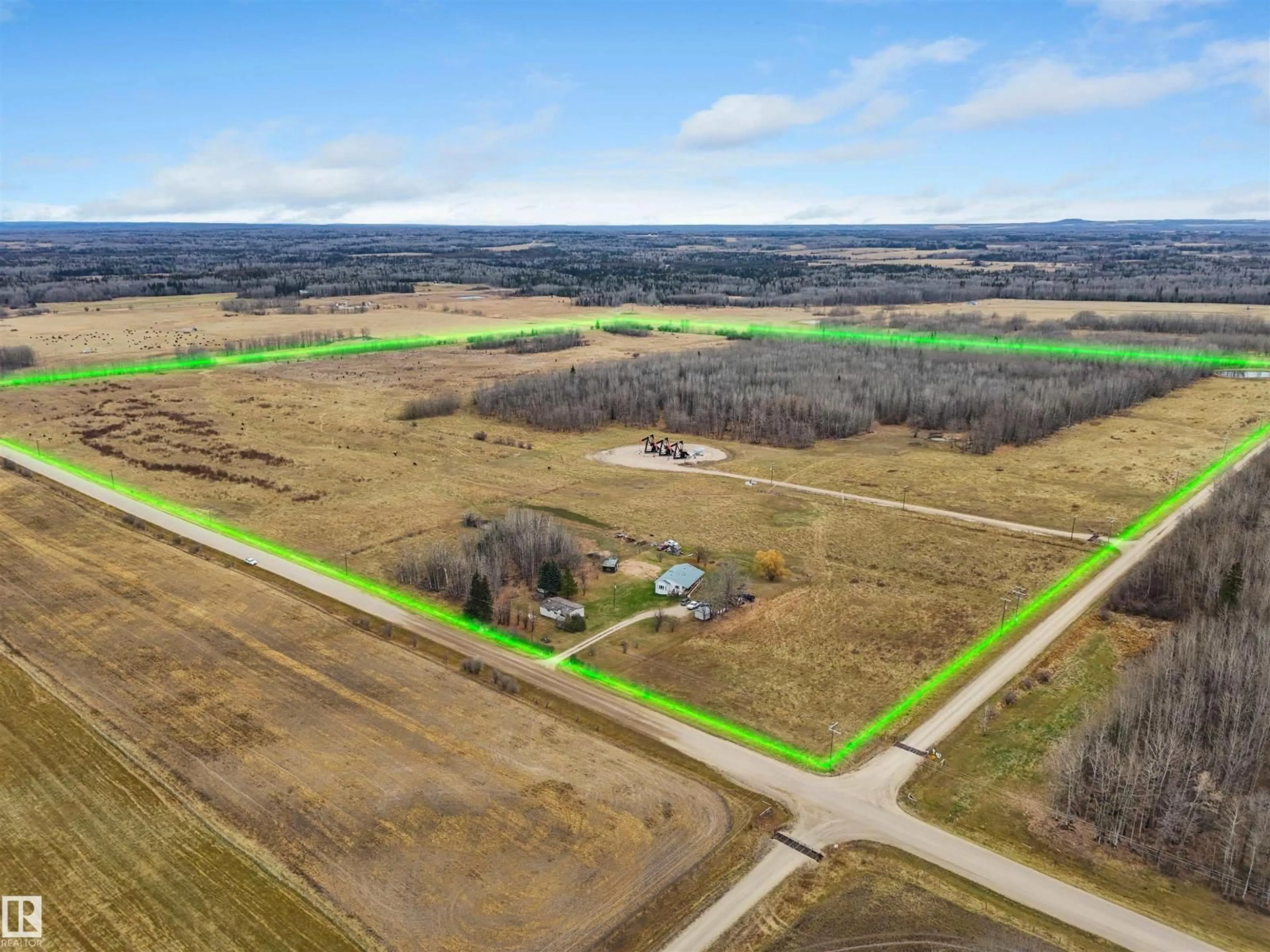 A pic from outside/outdoor area/front of a property/back of a property/a pic from drone, building for 465005 RGE ROAD 75, Rural Wetaskiwin County Alberta T0C0A0