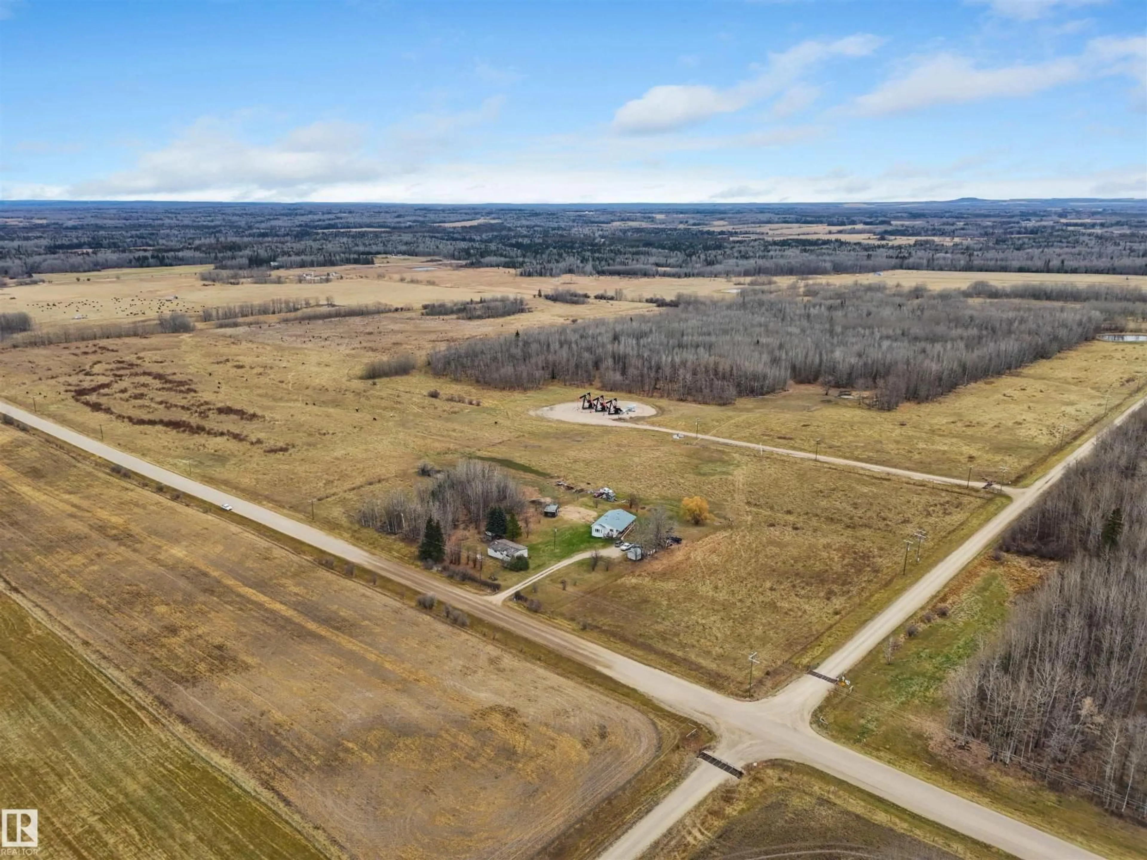 A pic from outside/outdoor area/front of a property/back of a property/a pic from drone, building for 465005 RGE ROAD 75, Rural Wetaskiwin County Alberta T0C0A0