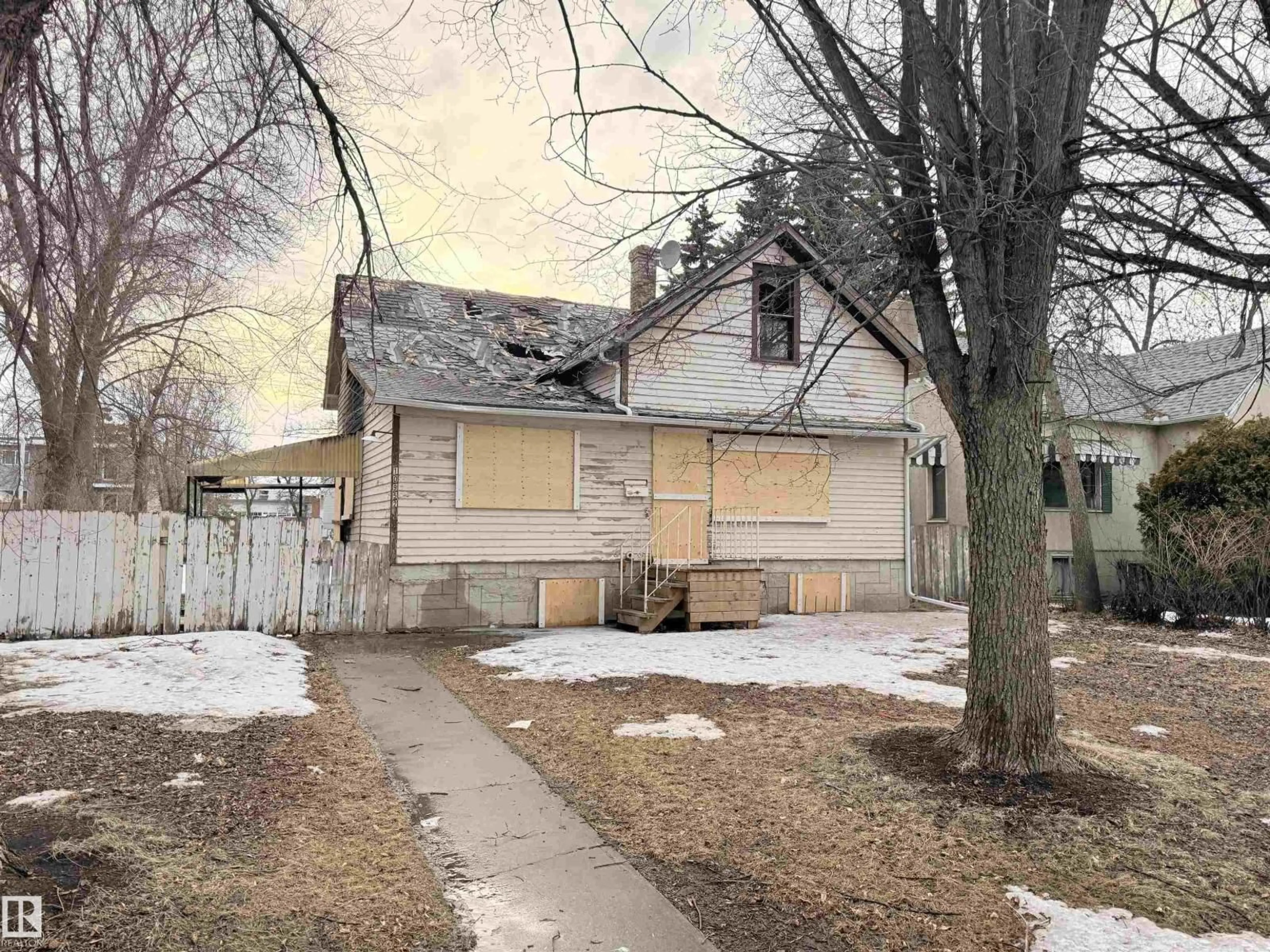 Unknown for 52 & 48 - 10958 108 ST, Edmonton Alberta T5H3A7
