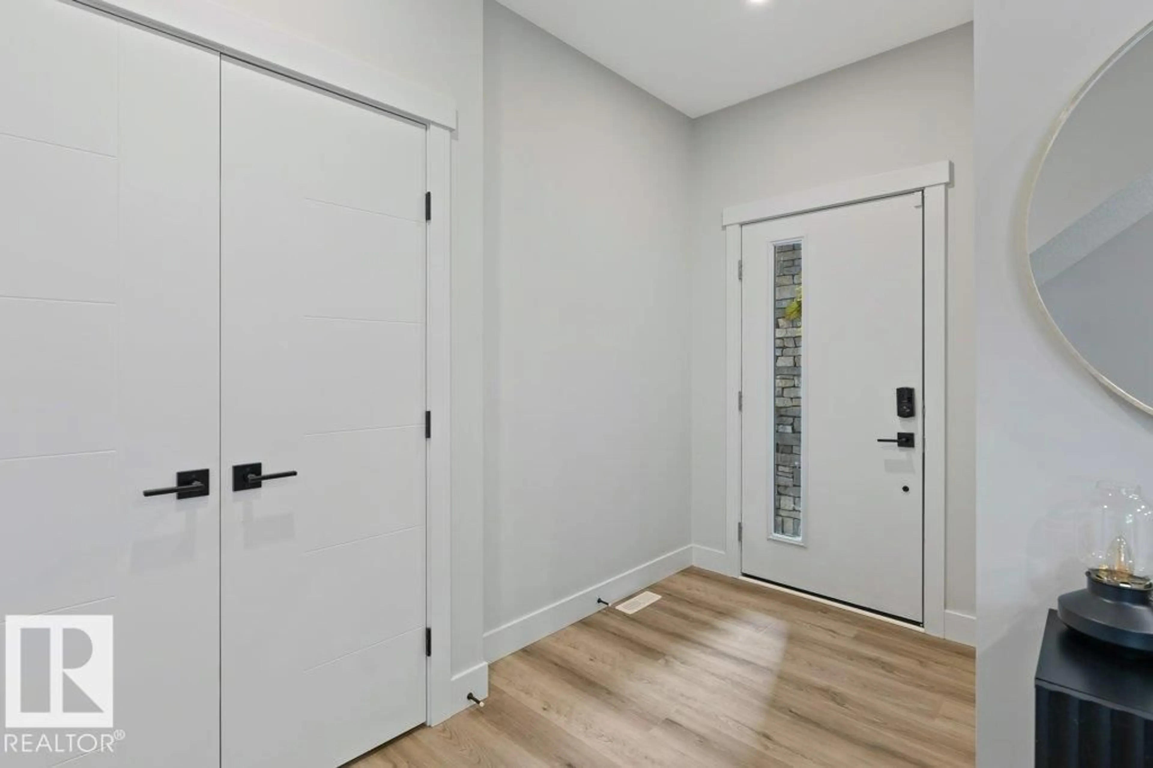 Indoor entryway for 102 EDGEFIELD WY, St. Albert Alberta T8N8A7