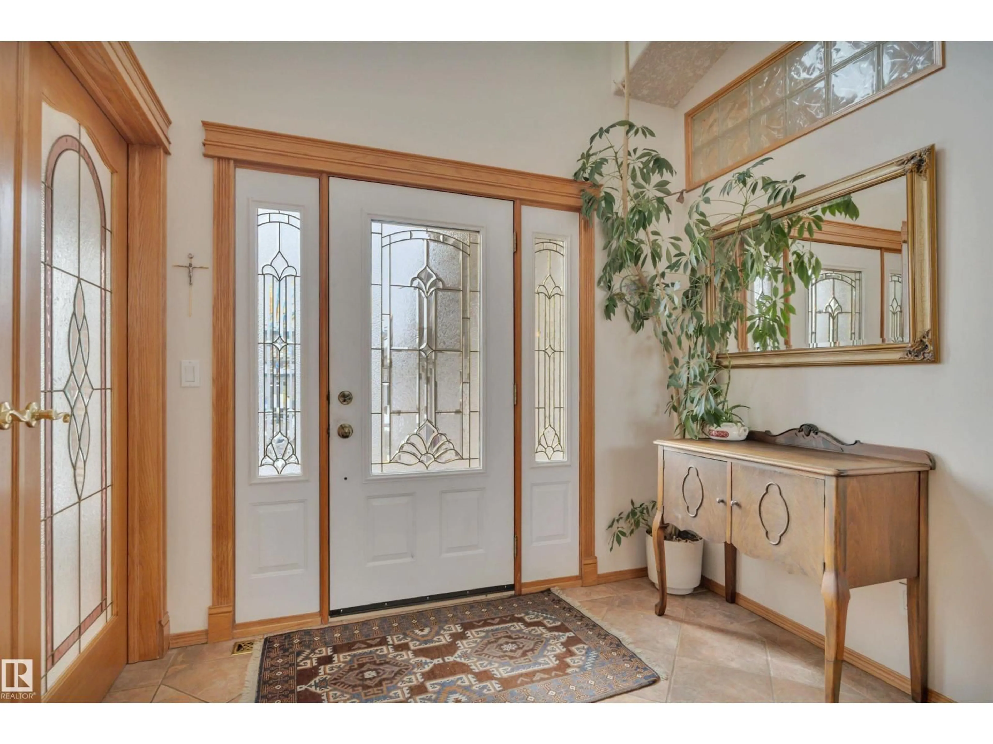 Indoor entryway for BN NW - 615 TWIN BROOKS BEND, Edmonton Alberta T6J7E2