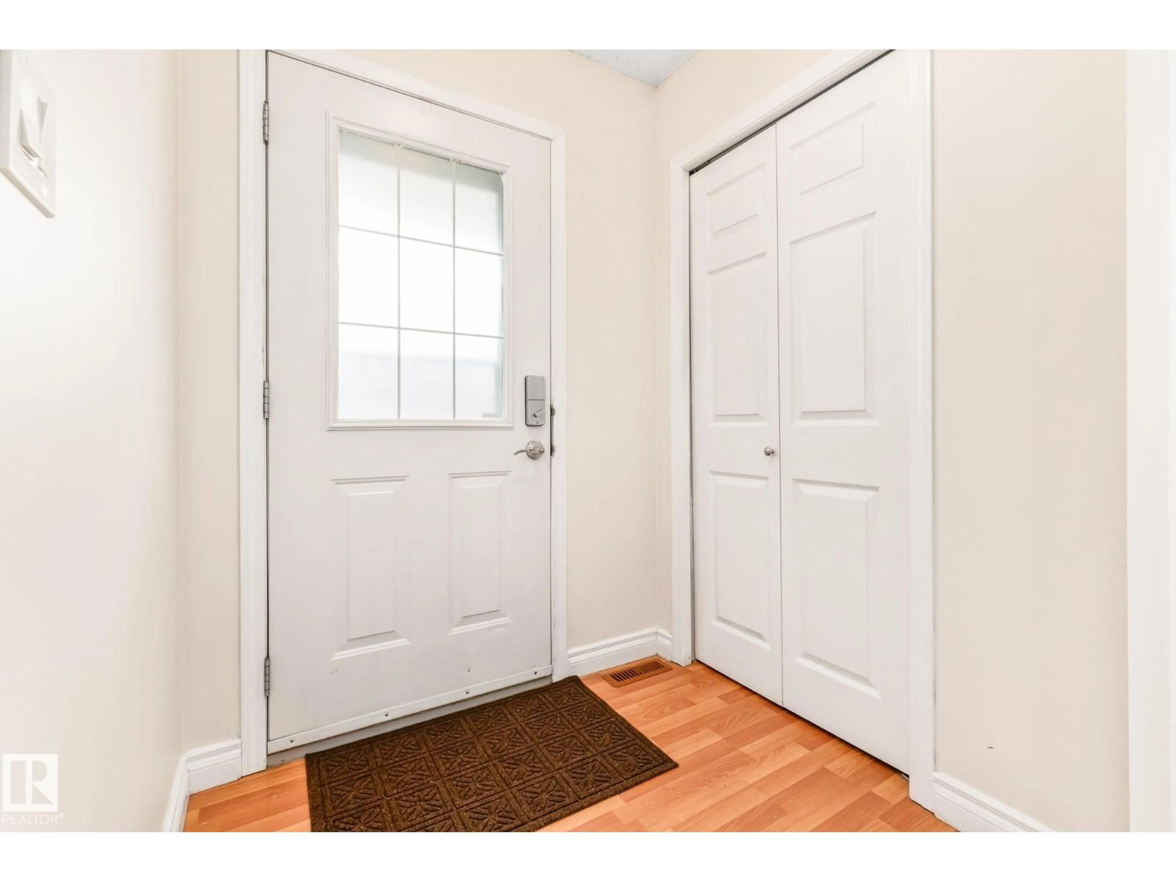 Indoor entryway for #41 - 2021 GRANTHAM CO, Edmonton Alberta T5T6V7