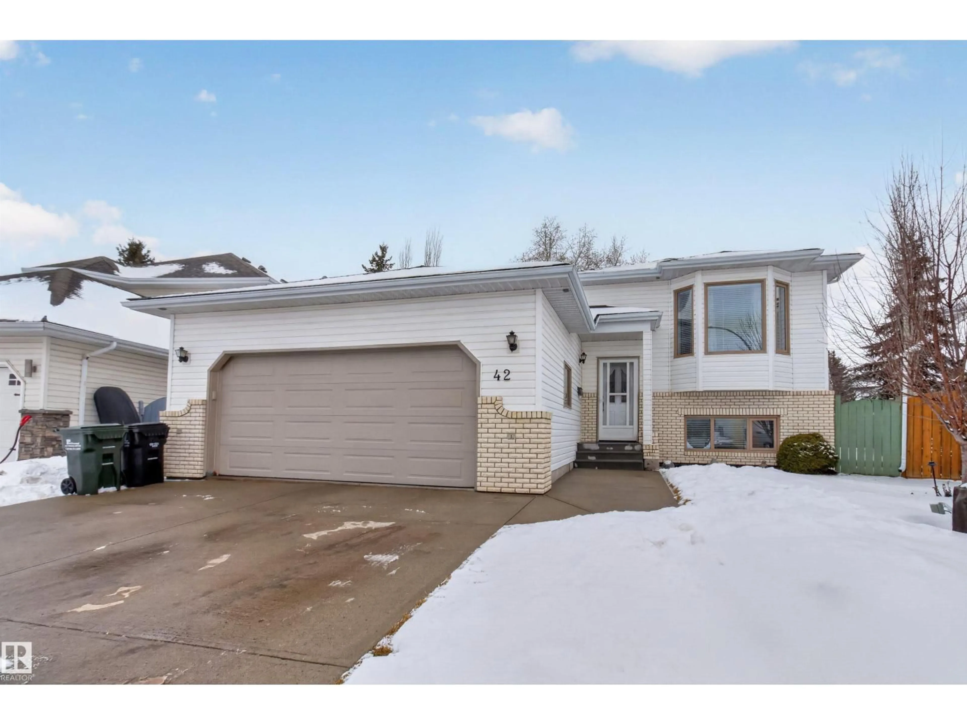 Home with vinyl exterior material, street for 42 CACTUS WY, Sherwood Park Alberta T8H1T2