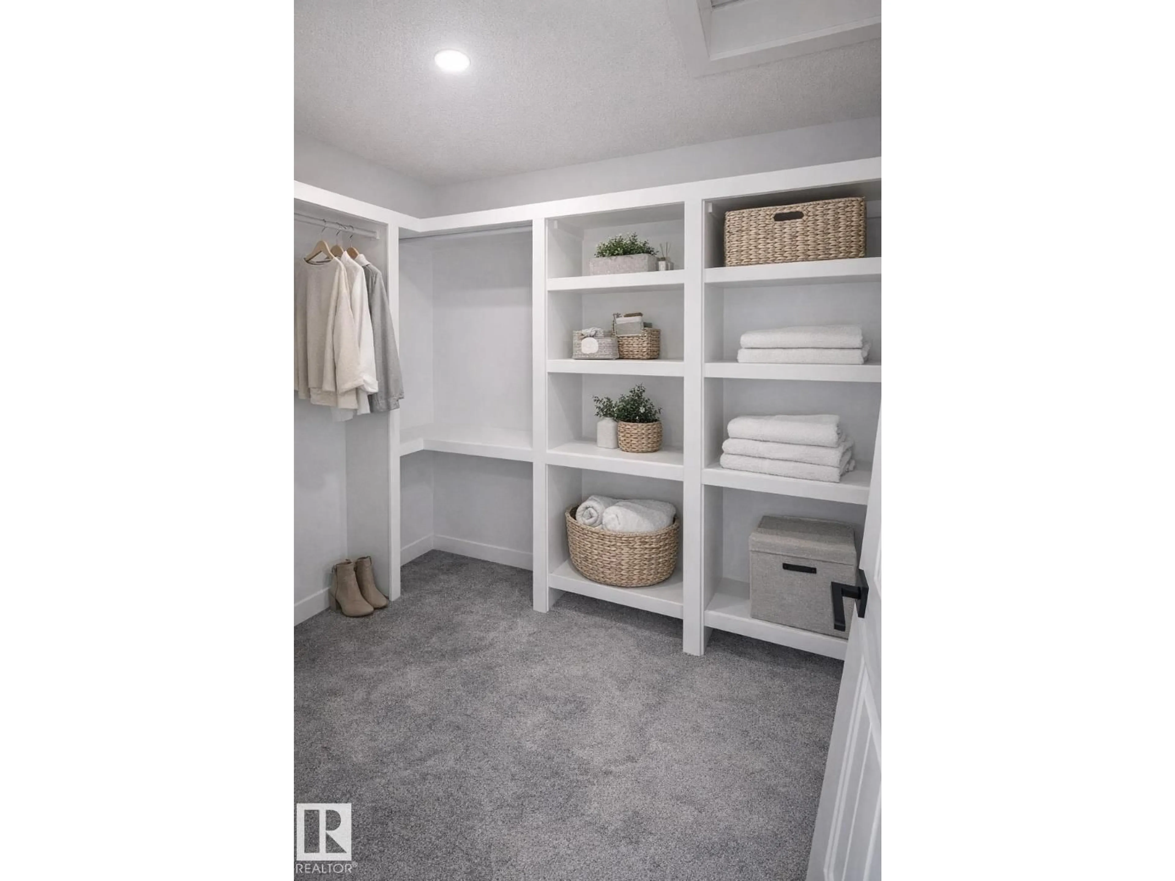 Contemporary bathroom, ceramic/tile floor for 10707 98 ST, Morinville Alberta T8R2R2