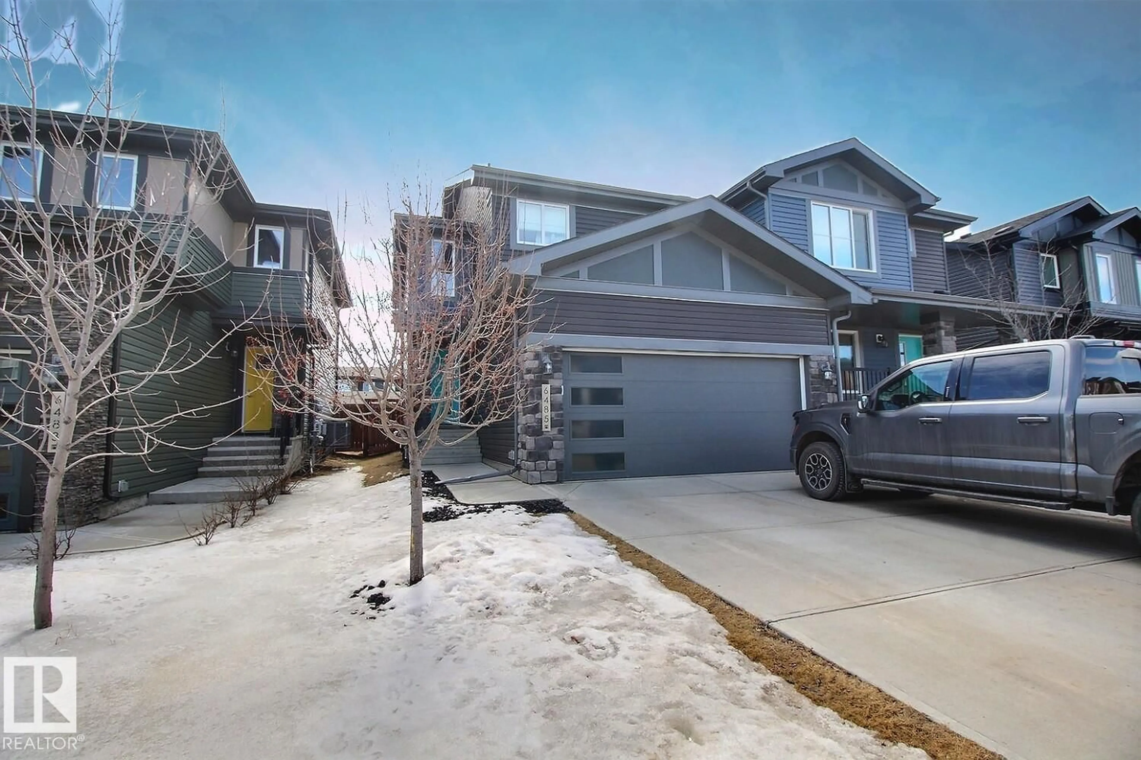 A pic from outside/outdoor area/front of a property/back of a property/a pic from drone, street for 6485 KING WD SW, Edmonton Alberta T6W3Z9