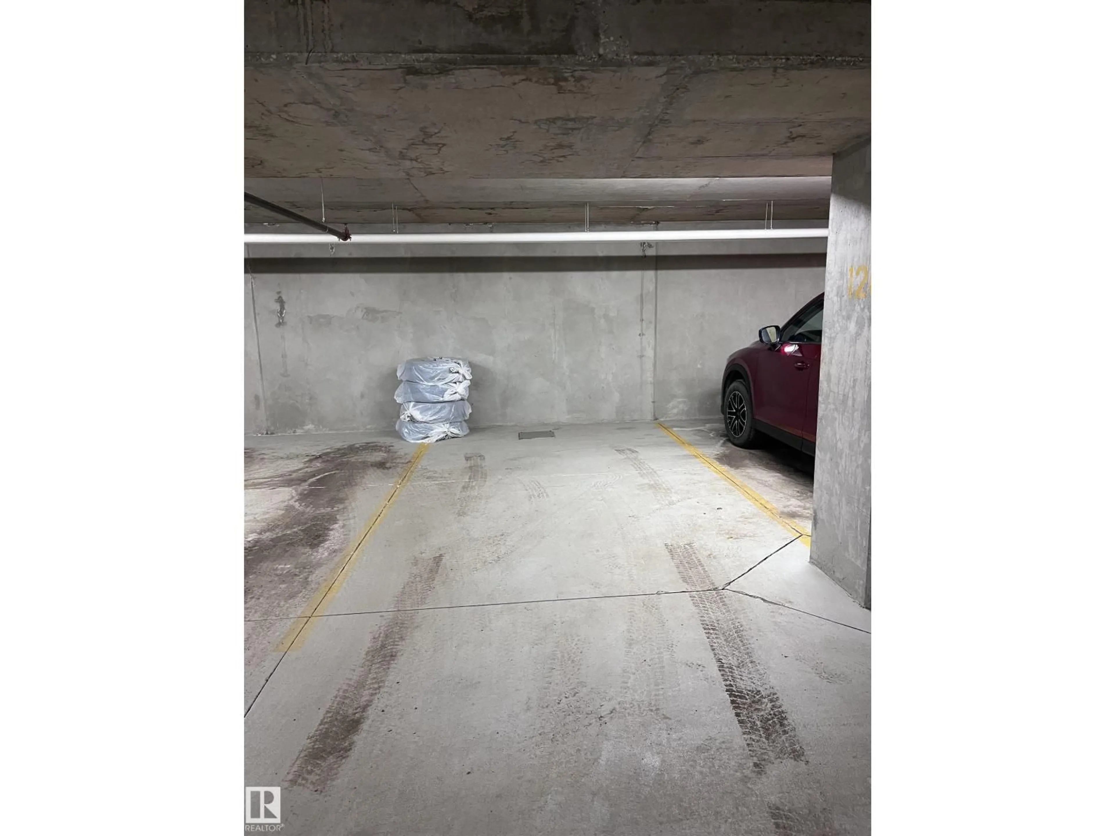 Parking for 7508 GETTY GATE, Edmonton Alberta T5T7E6