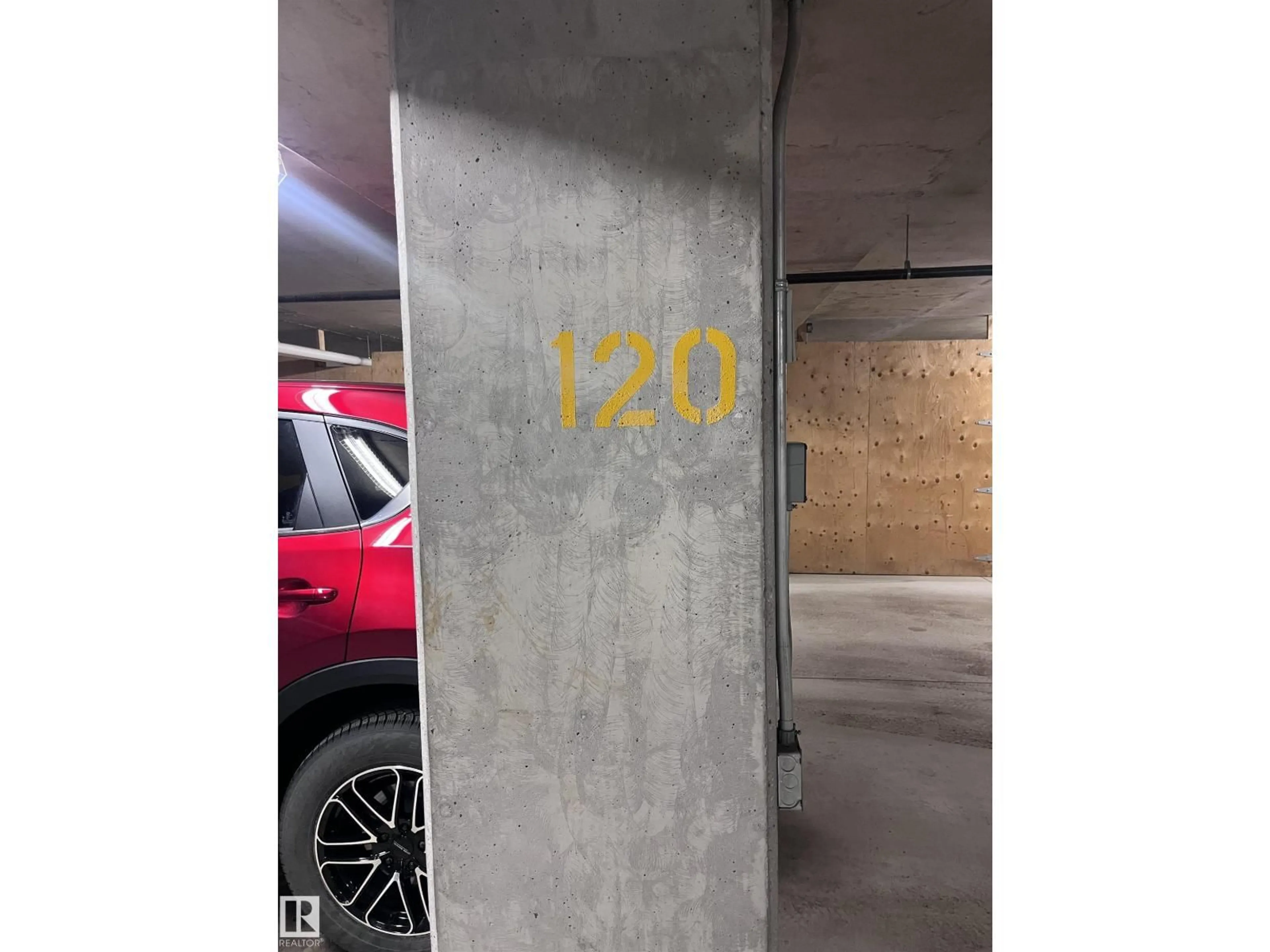 Parking for 7508 GETTY GATE, Edmonton Alberta T5T7E6