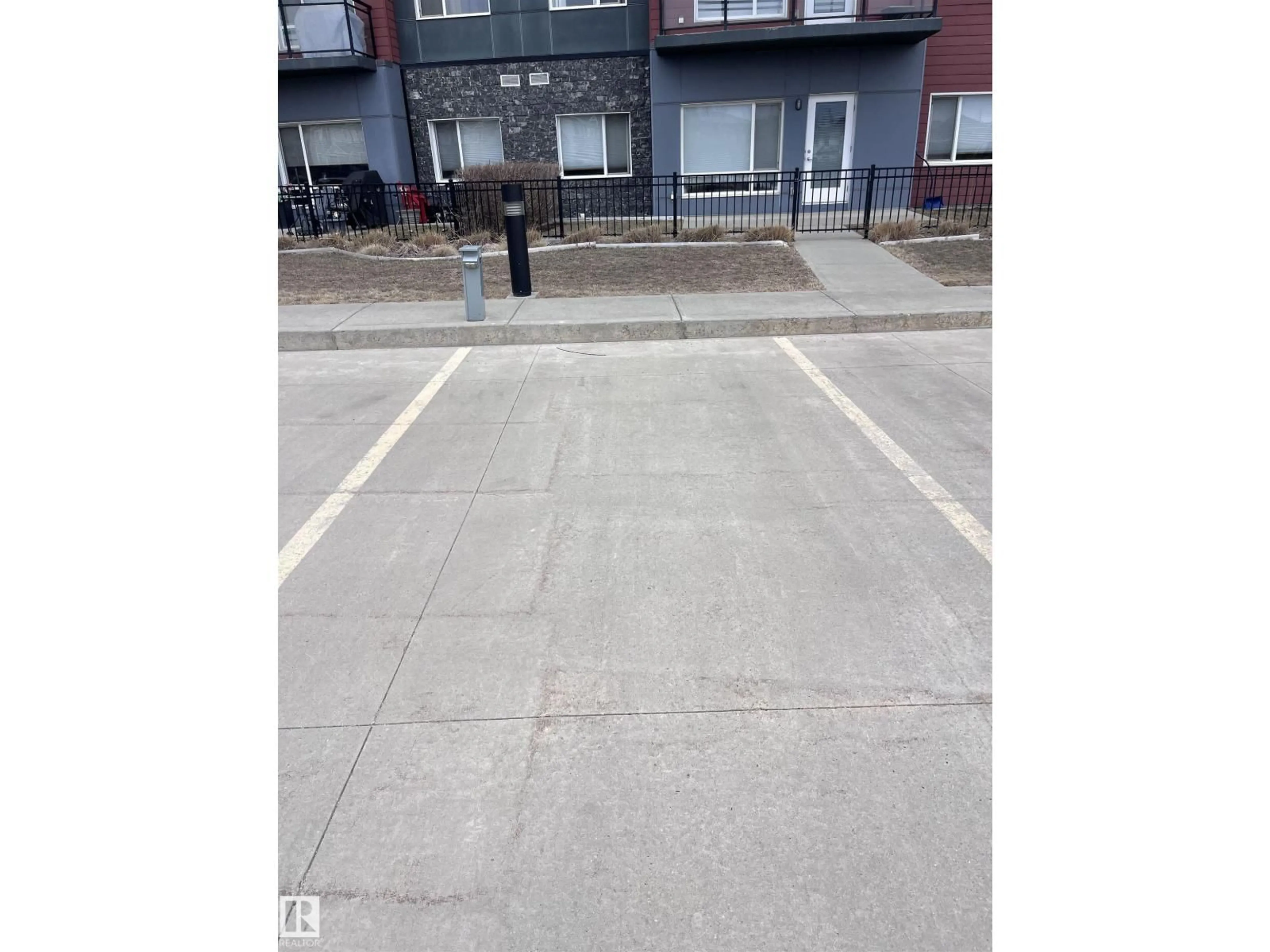 Parking for 7508 GETTY GATE NW, Edmonton Alberta T5T7E6