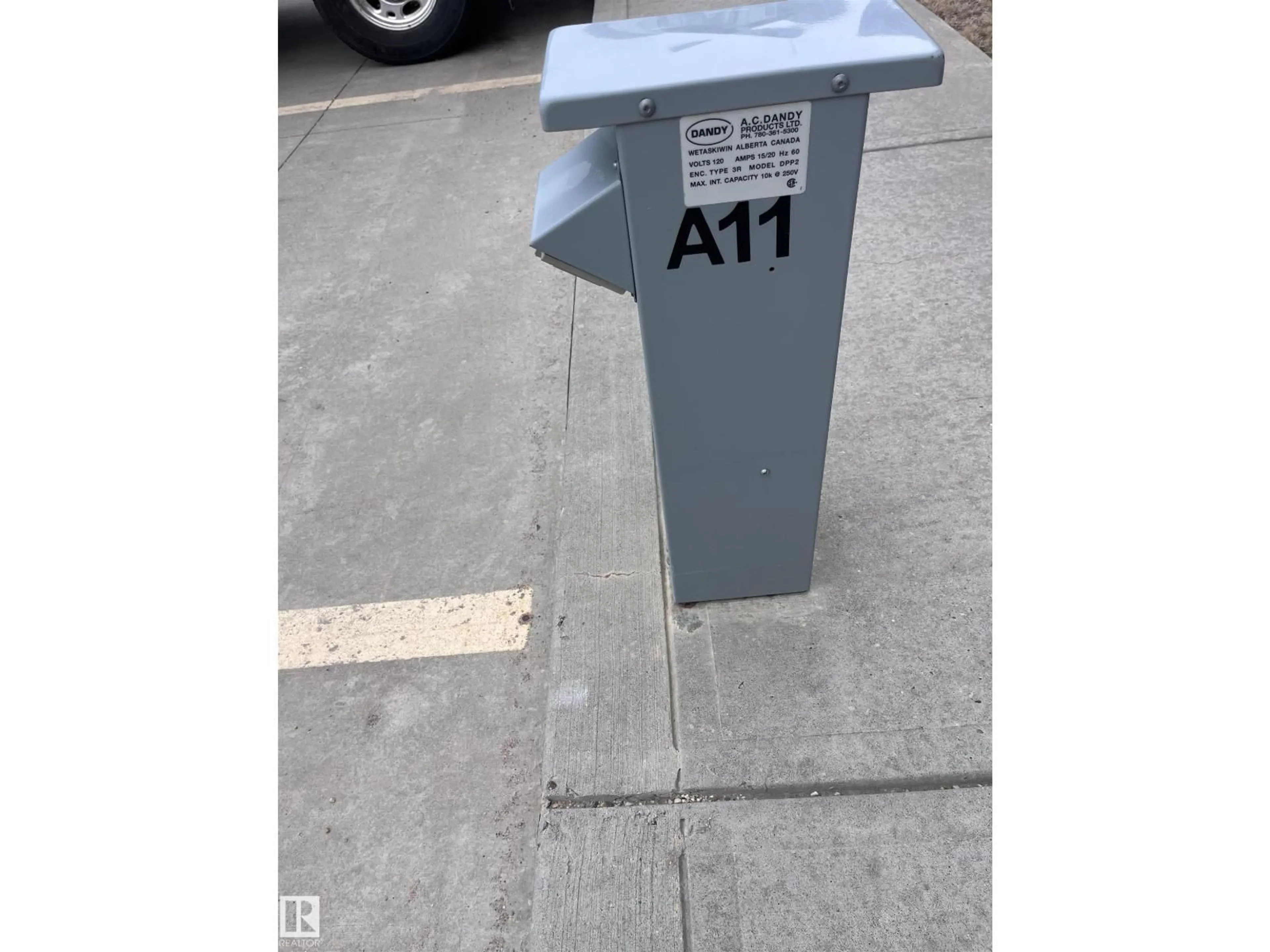 Parking for 7508 GETTY GATE NW, Edmonton Alberta T5T7E6