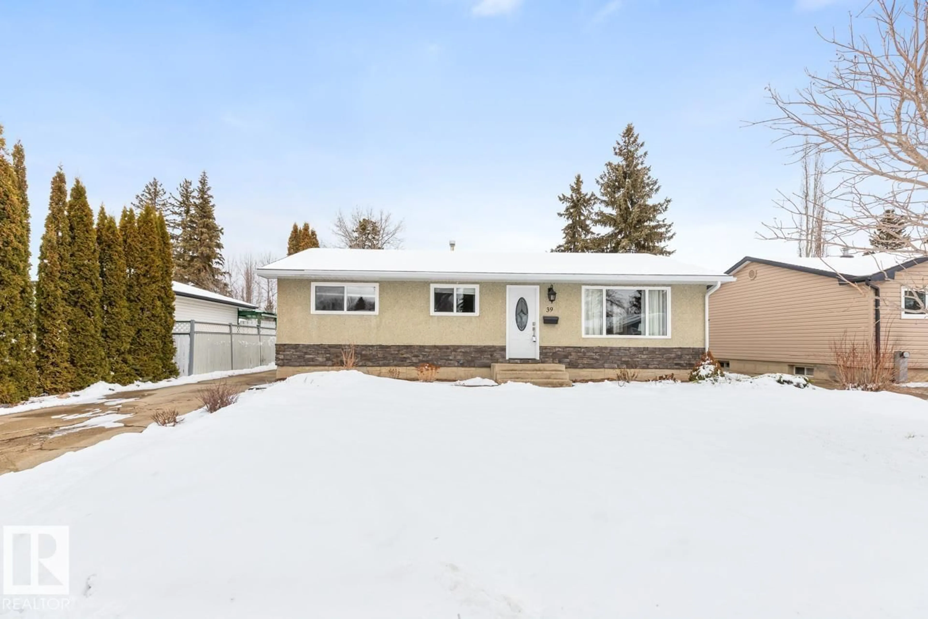 Home with vinyl exterior material, street for 39 CRANE RD, Sherwood Park Alberta T8A0J1