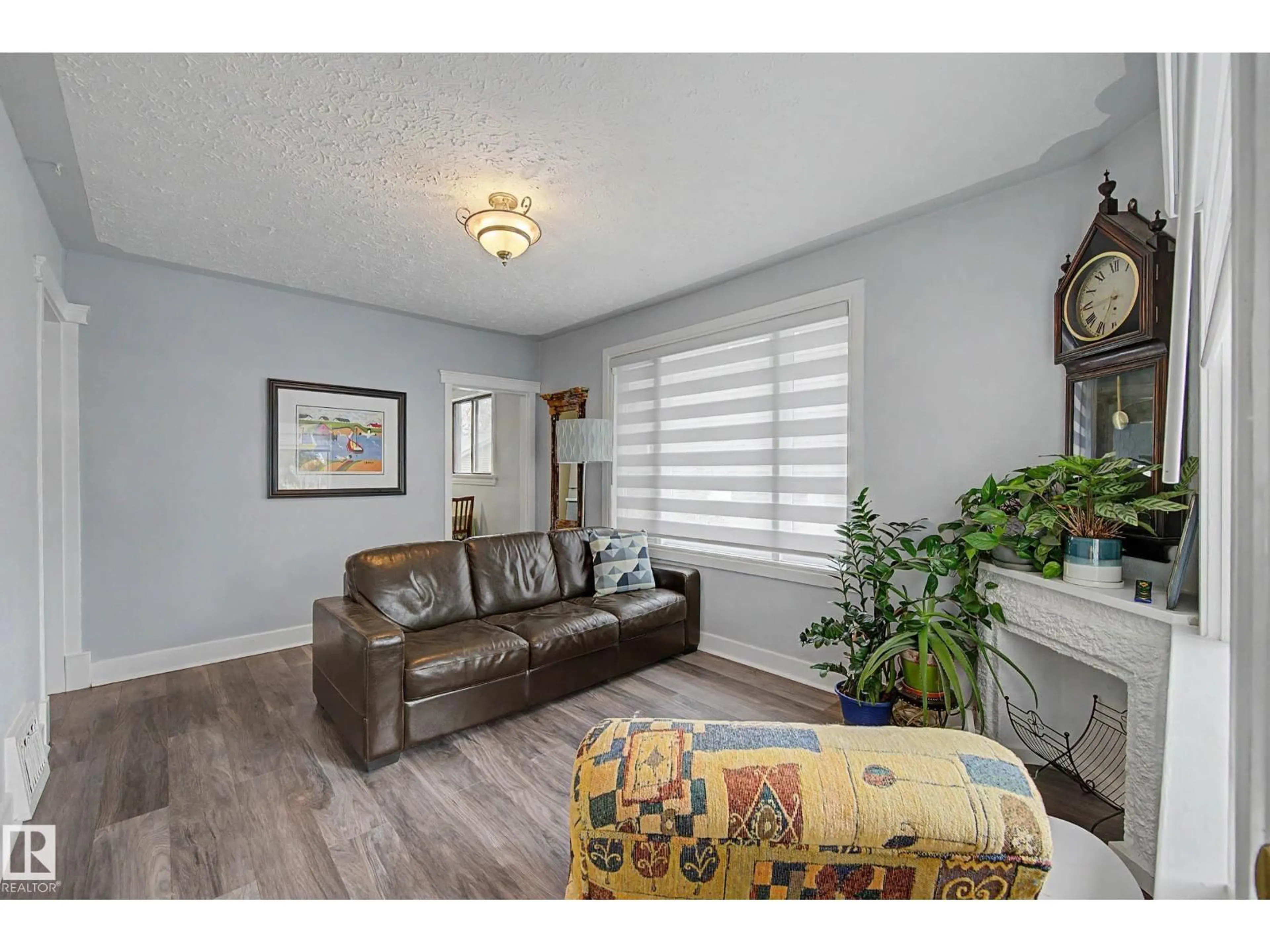 Living room with furniture, wood/laminate floor for NW - 11415 68 ST, Edmonton Alberta T5B1N9