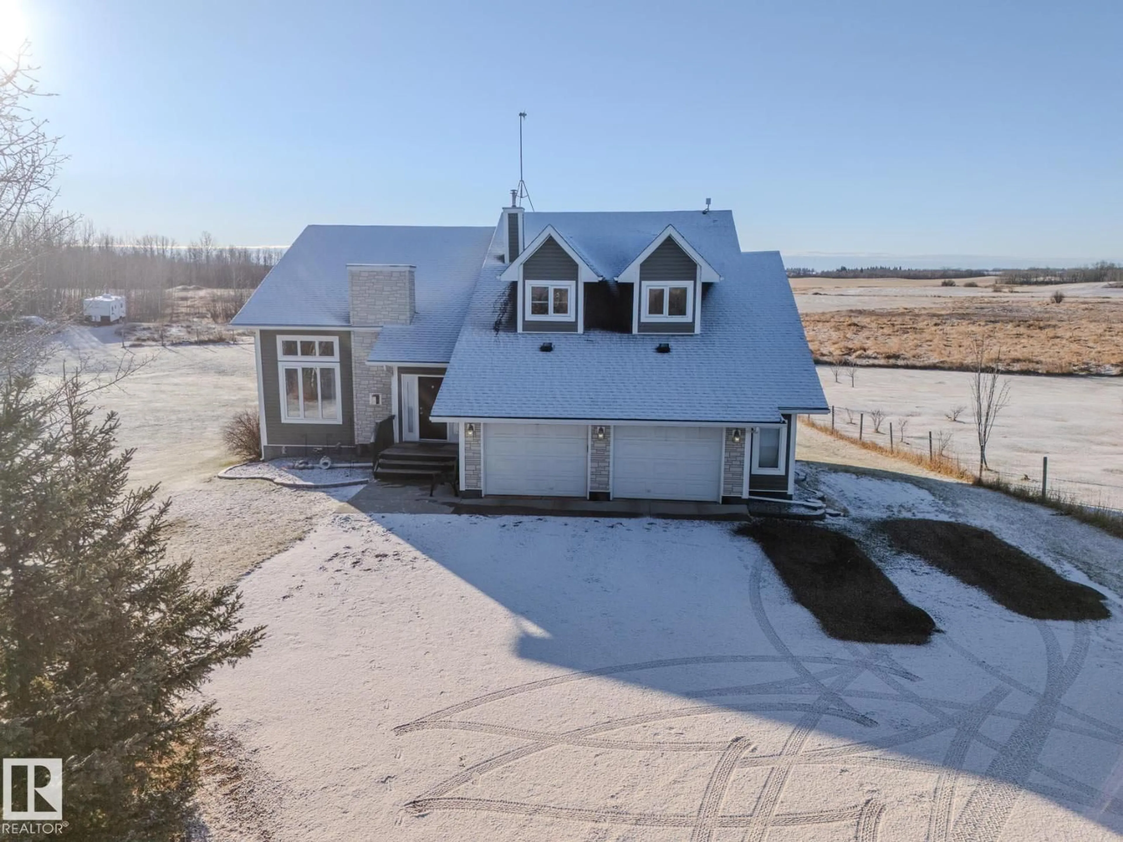 A pic from outside/outdoor area/front of a property/back of a property/a pic from drone, unknown for 50 50150 RGE RD, Rural Leduc County Alberta T4X0K8