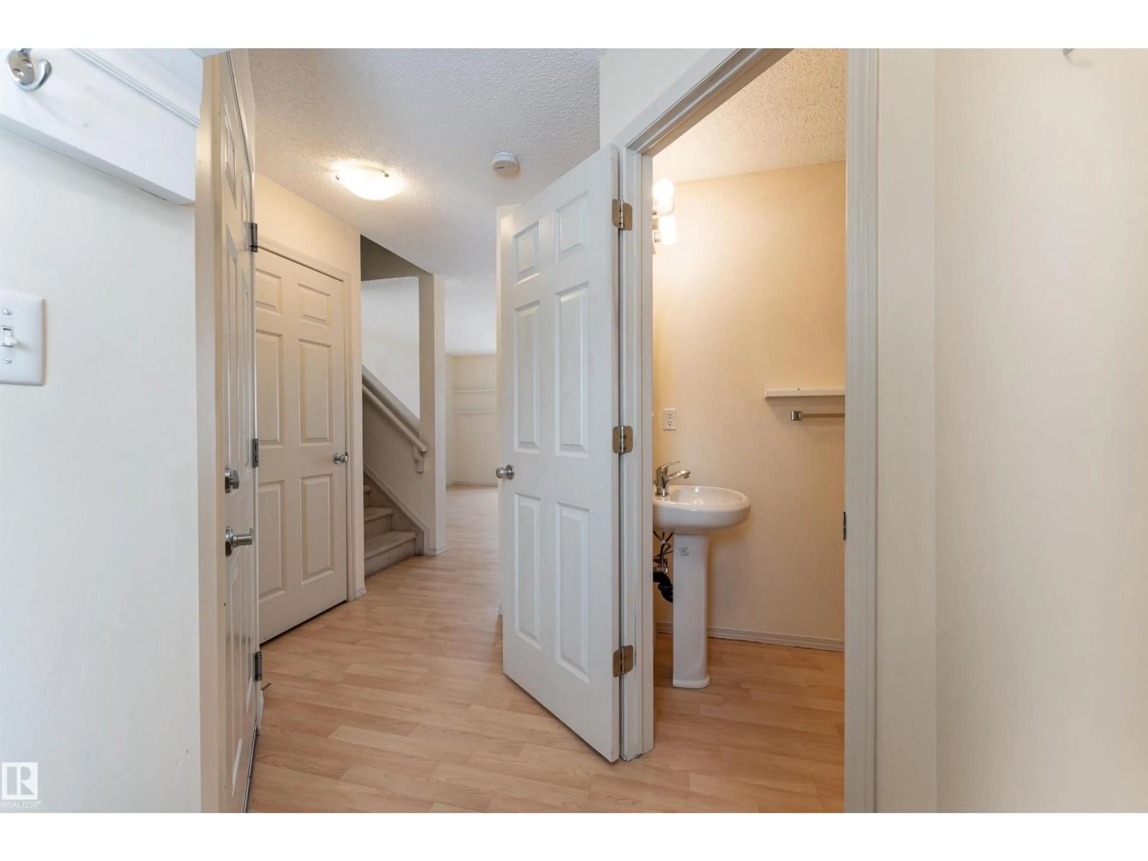 Indoor entryway for 33 5101 SOLEIL BV, Beaumont Alberta T4X0E3